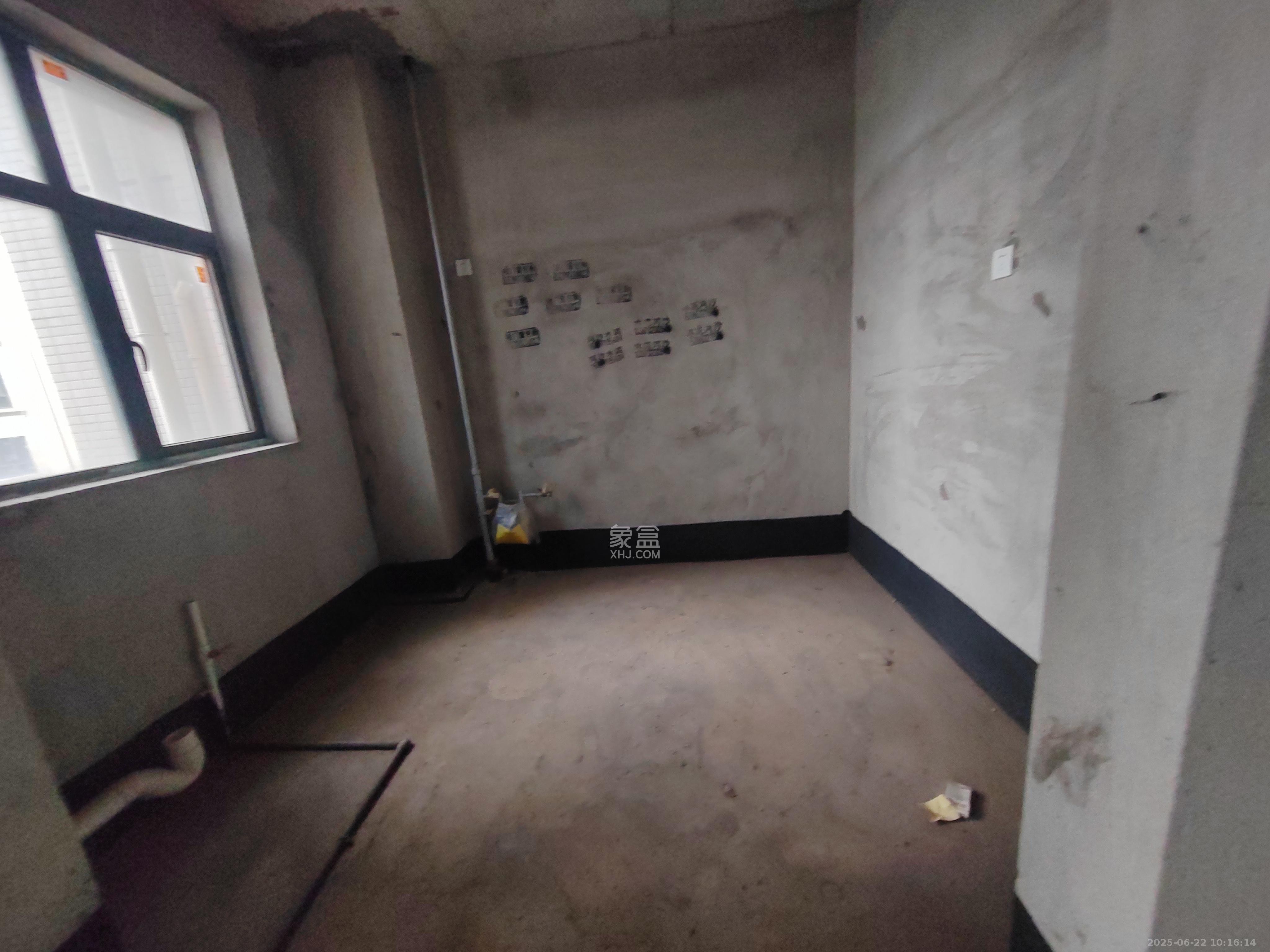 玺宇悦城国际 3室2厅2卫 50.0万 玺宇悦城国际 3室2厅2卫 50.0万客厅