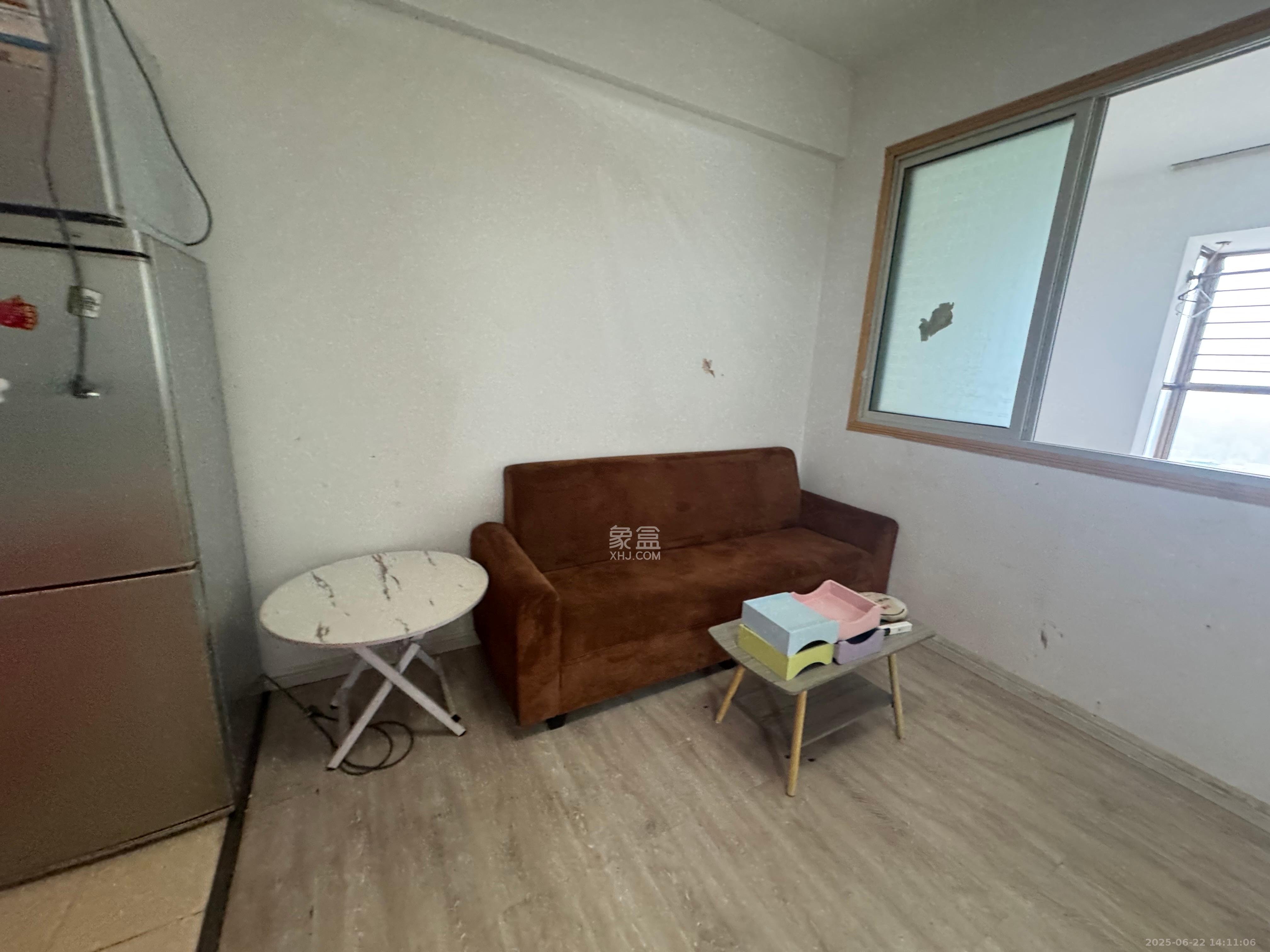 芙蓉同发 1室1厅1卫 1700.0元/月 芙蓉同发 1室1厅1卫 1700.0元/月室内图