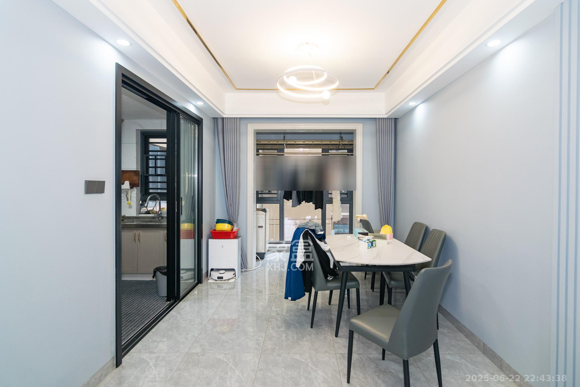 大汉公园里(大汉幸福佳园) 4室2厅2卫 78.0万 大汉公园里(大汉幸福佳园) 4室2厅2卫 78.0万客厅