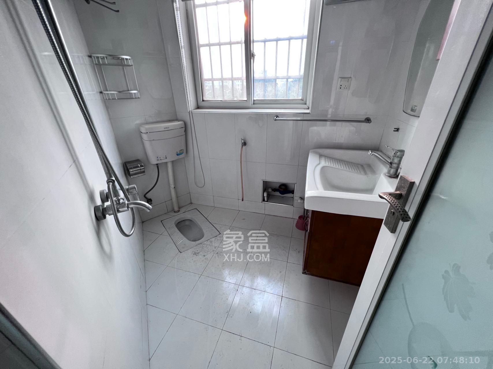 龙王港社区 3室2厅1卫 2600.0元/月 龙王港社区 3室2厅1卫 2600.0元/月室内图