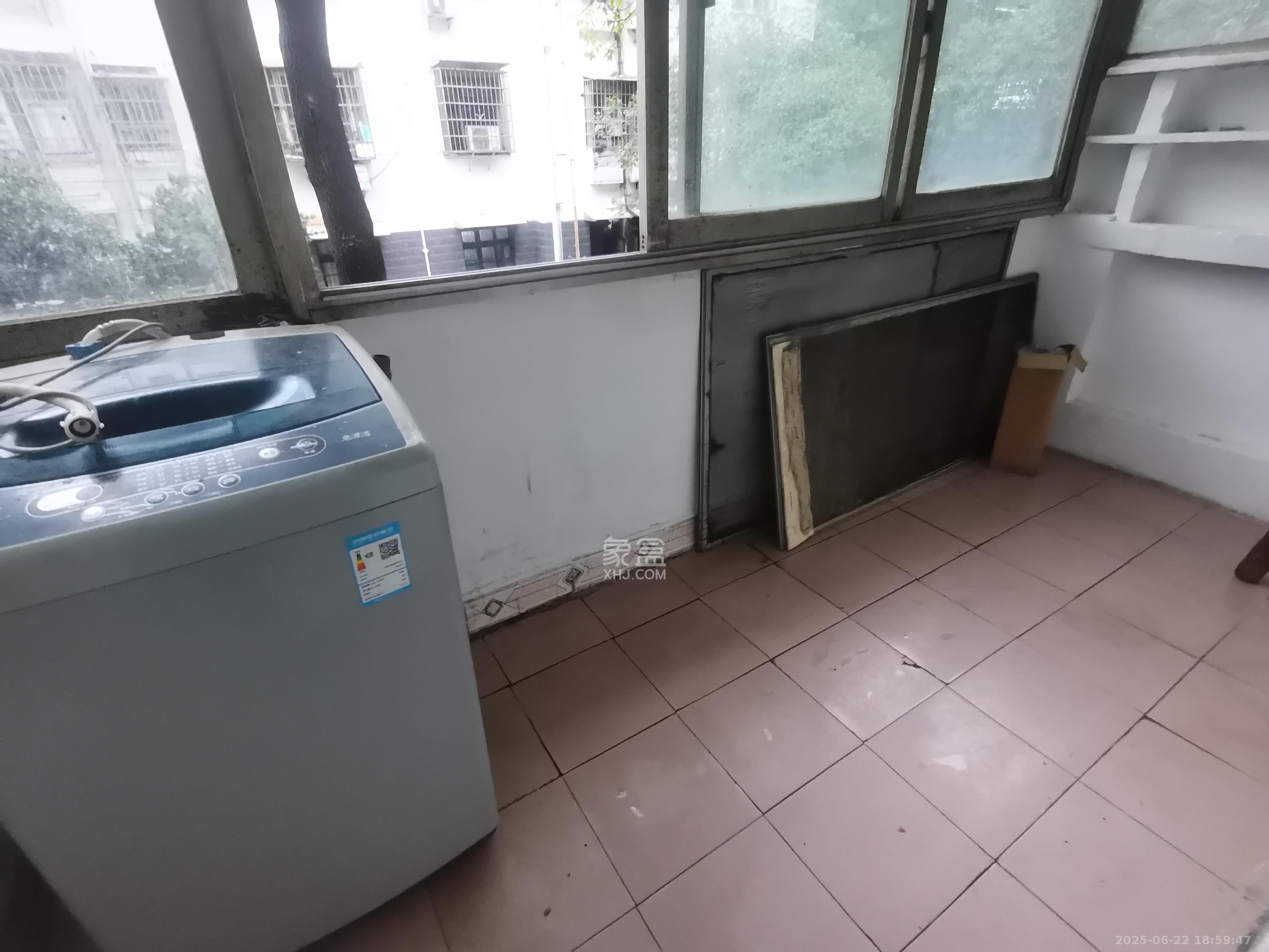 长重机械厂宿舍  1室1厅1卫   1200.00元/月室内图