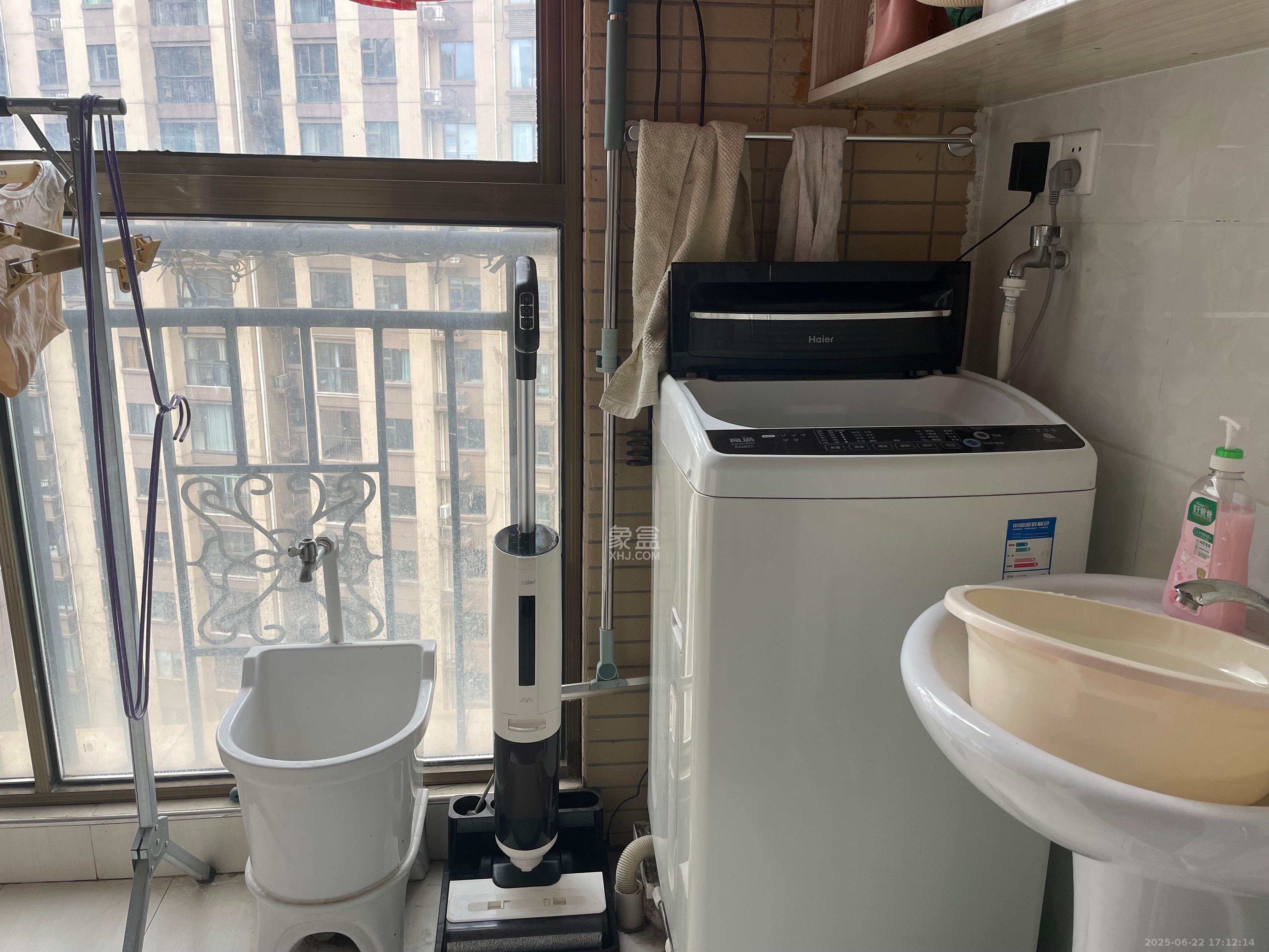 江山帝景雅典  3室1厅2卫   2200.00元/月室内图