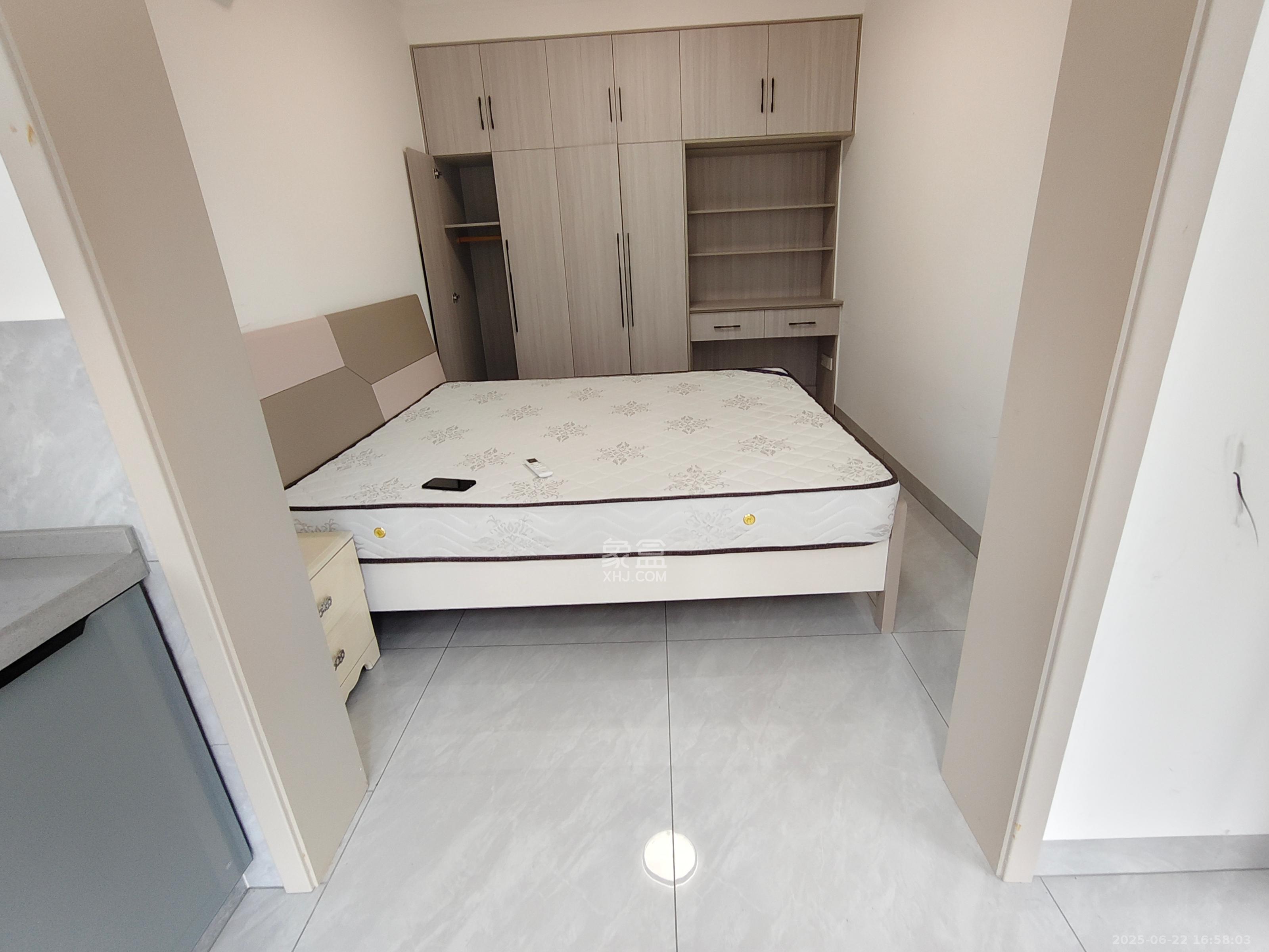 智达佳园  3室2厅2卫    2000.0元/月室内图