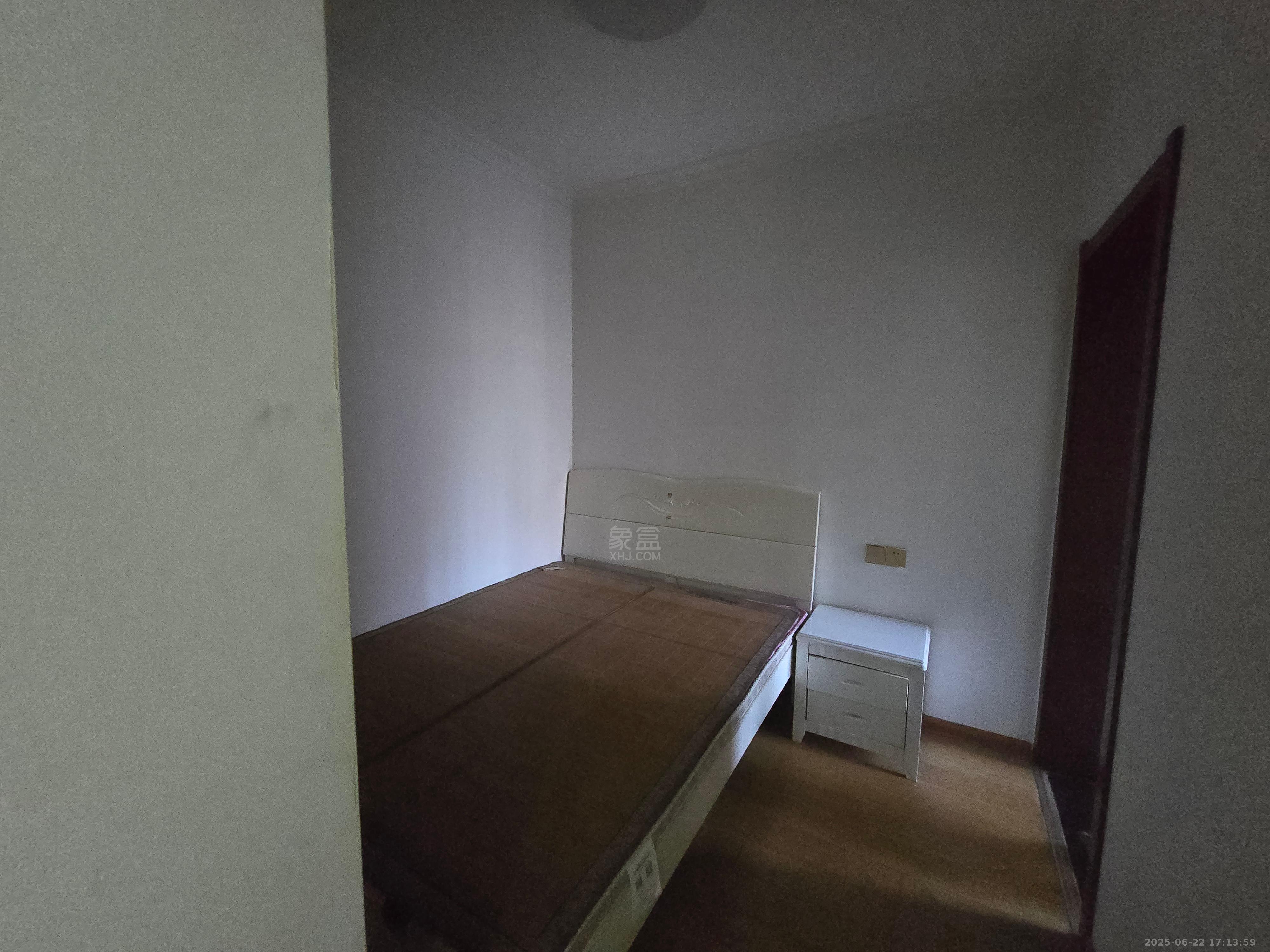 凯风珑城 3室2厅1卫 1500.0元/月 凯风珑城 3室2厅1卫 1500.0元/月室内图