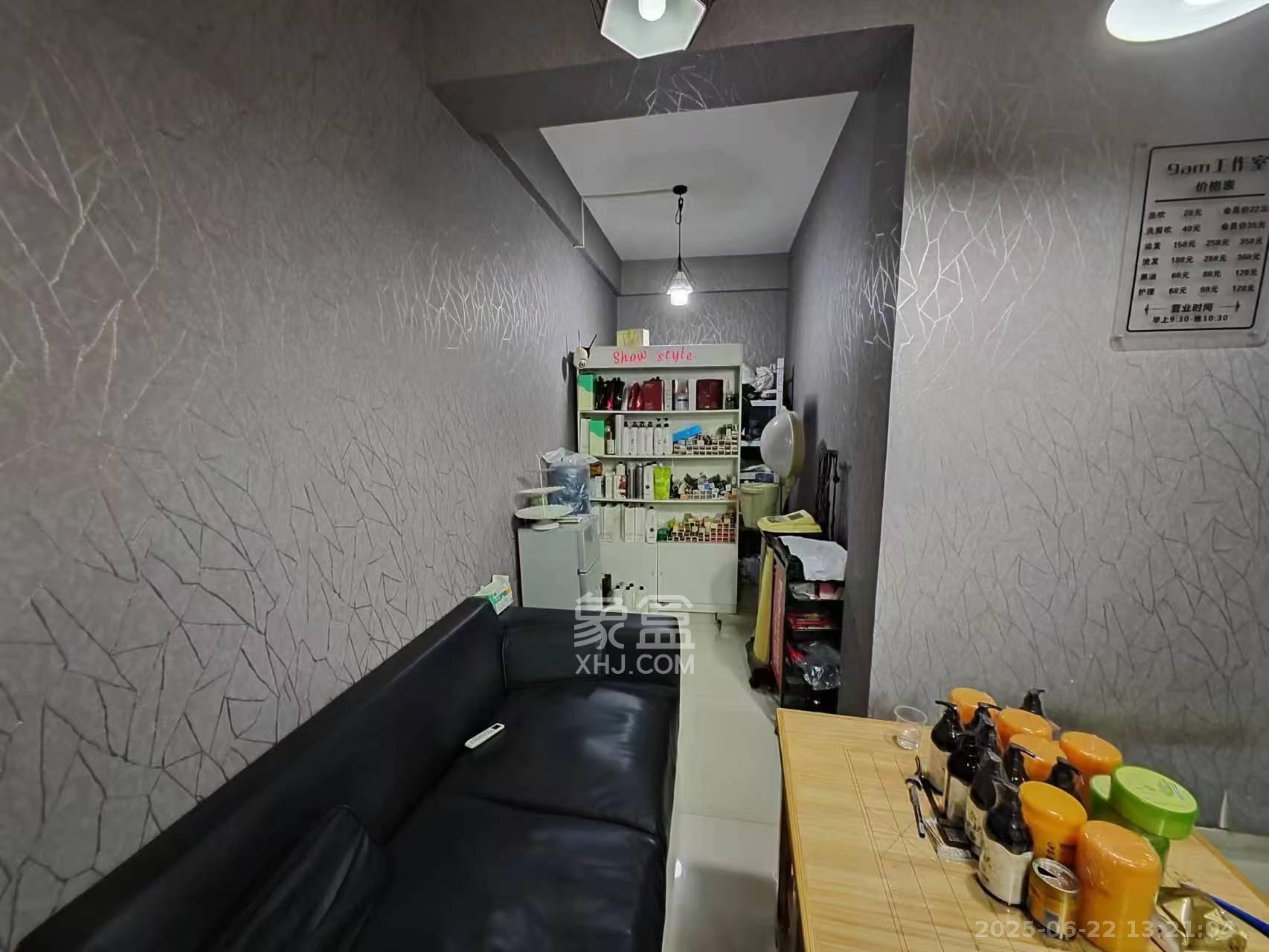 都市兰亭  1室1厅1卫    1000.0元/月 都市兰亭  1室1厅1卫    1000.0元/月室内图