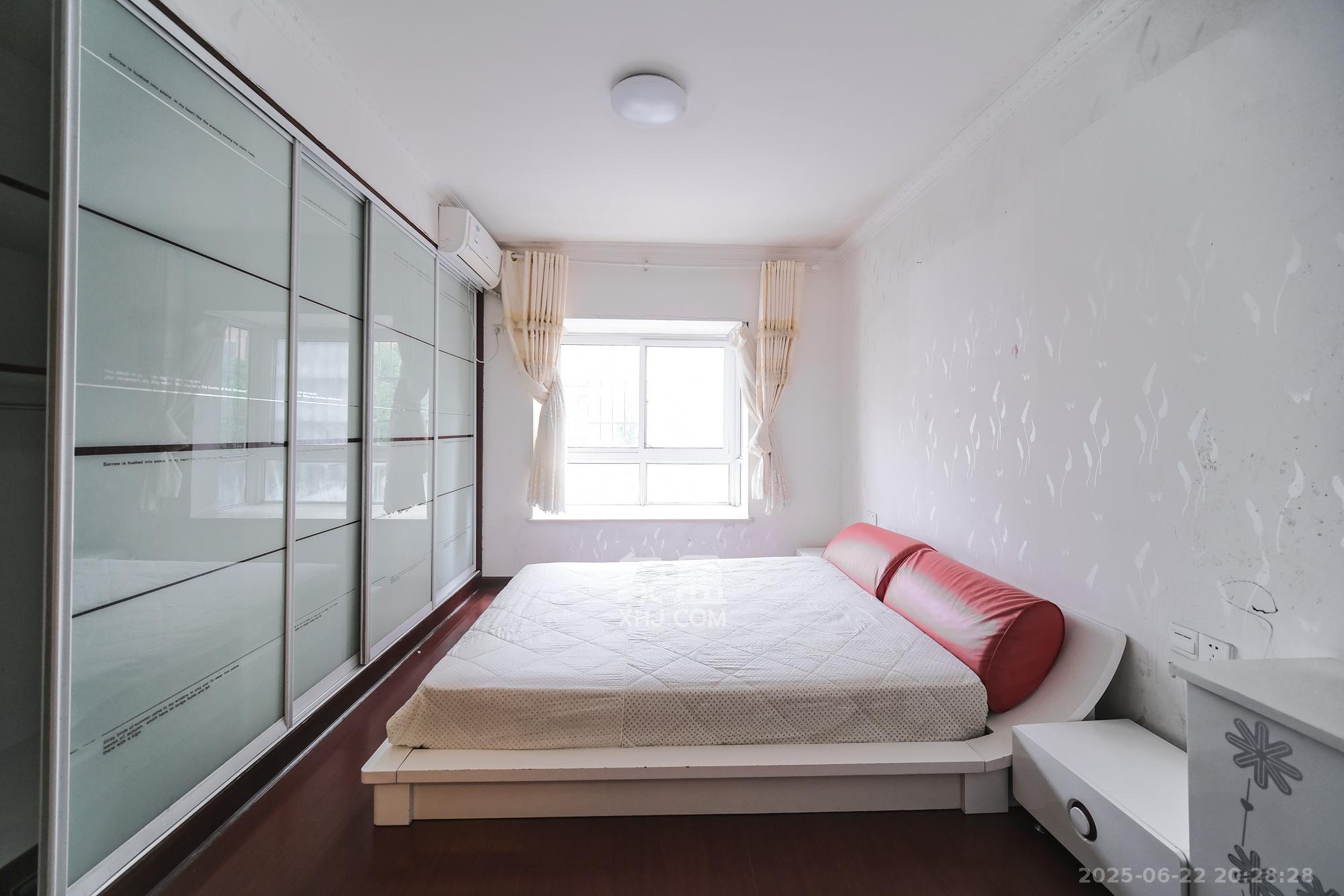 万丽景园 3室2厅2卫 76.8万 万丽景园 3室2厅2卫 76.8万卧室