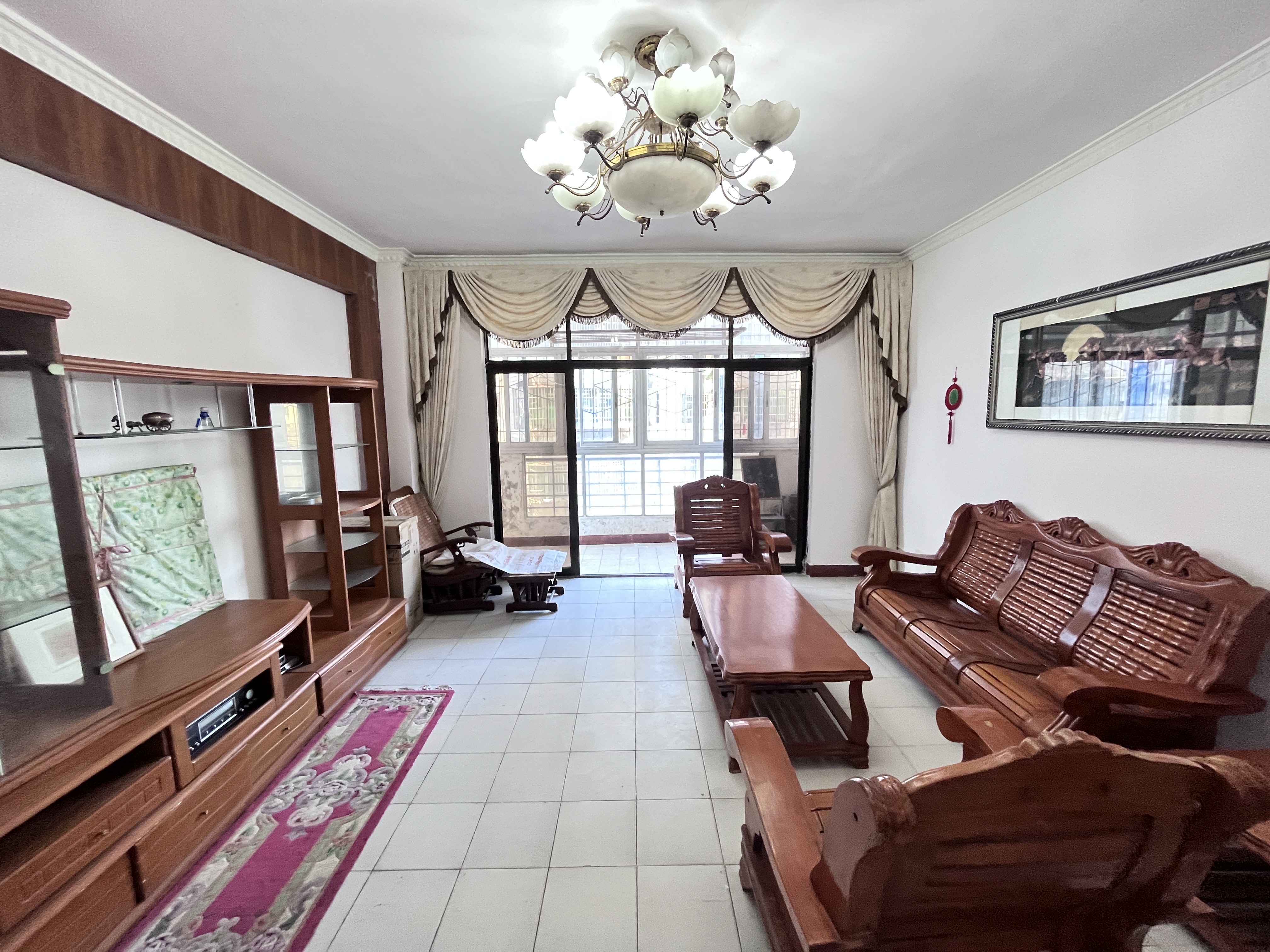 中湘公寓 3室2厅2卫 108.0万 中湘公寓 3室2厅2卫 108.0万客厅