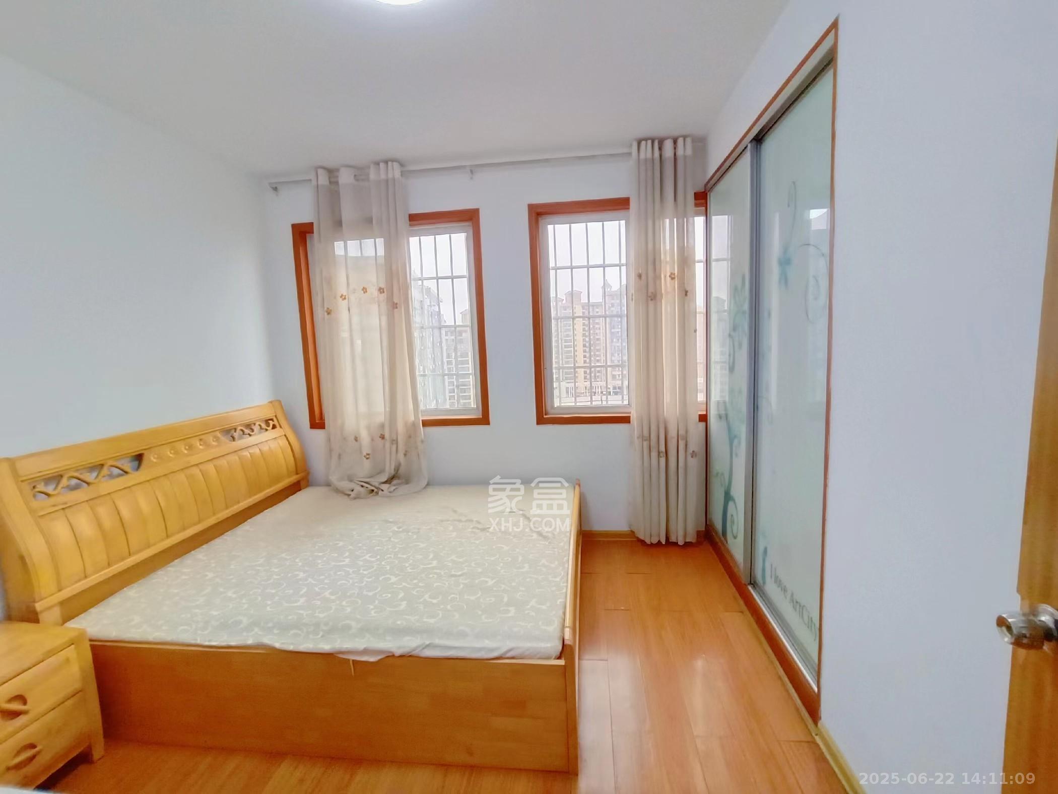 巧克力空间（建鸿达现代大厦）  3室1厅1卫   2100.00元/月室内图
