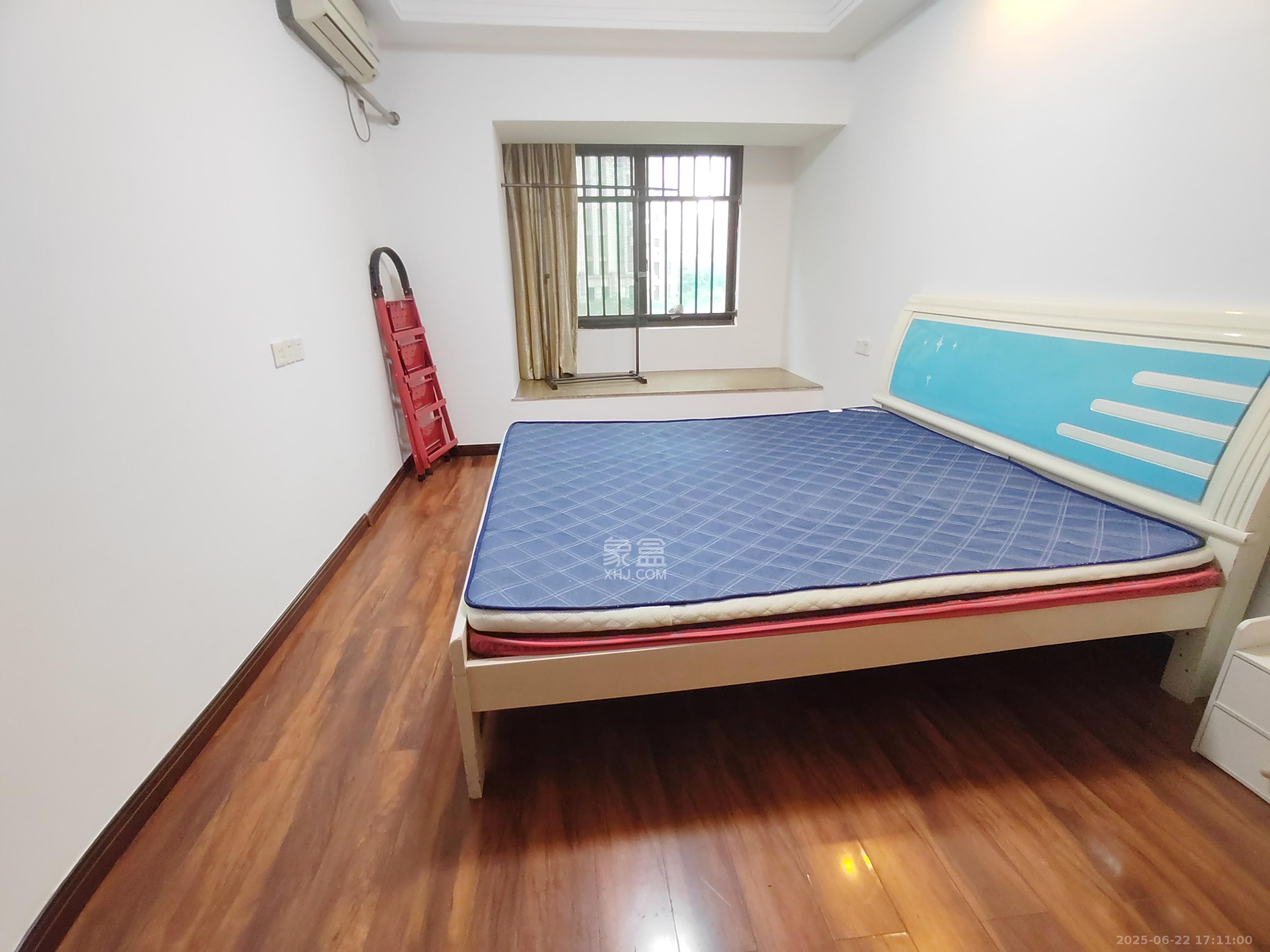 绿地中央广场  3室2厅1卫    2800.0元/月 绿地中央广场  3室2厅1卫    2800.0元/月室内图