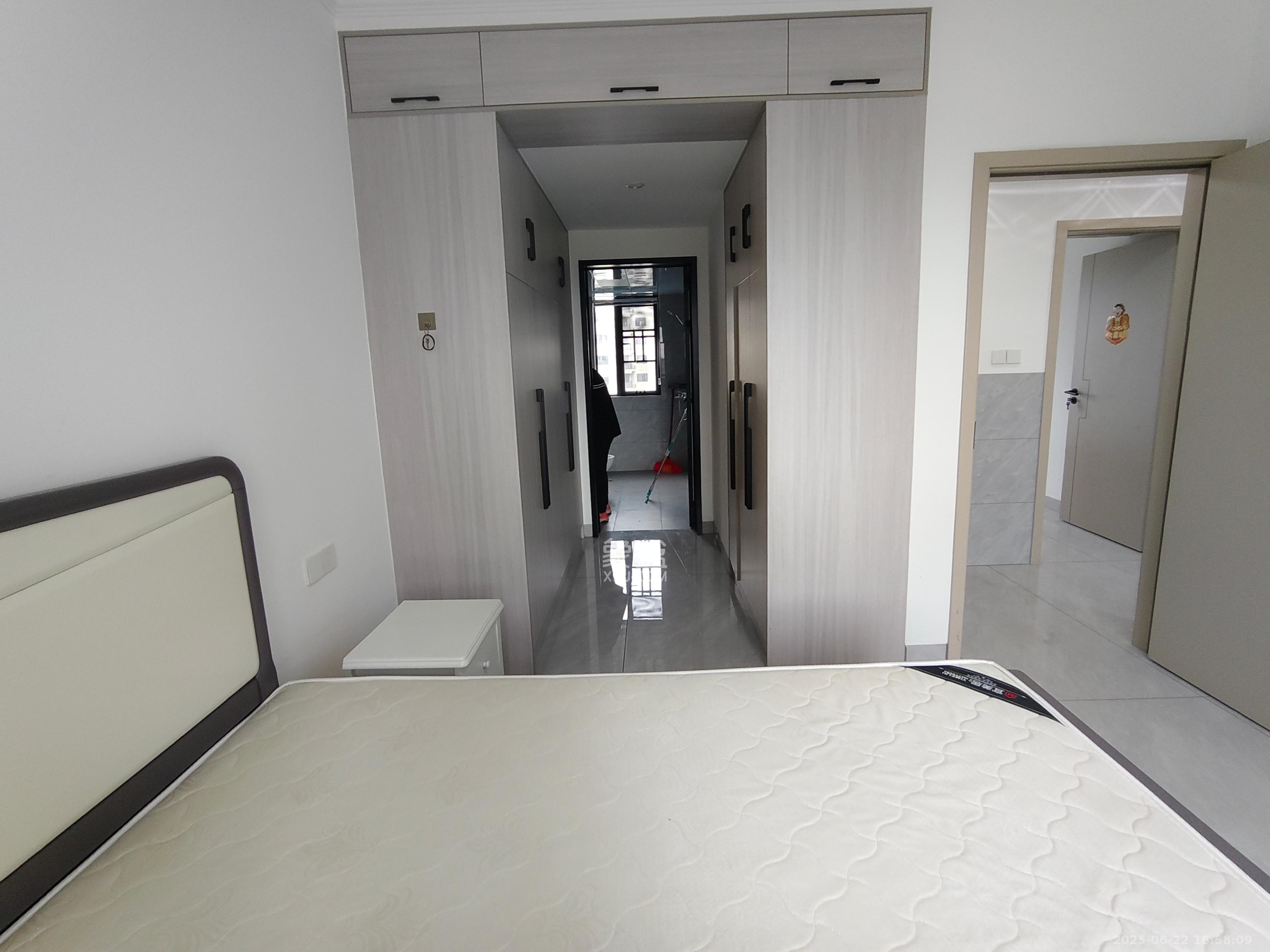 智达佳园  3室2厅2卫    2000.0元/月室内图