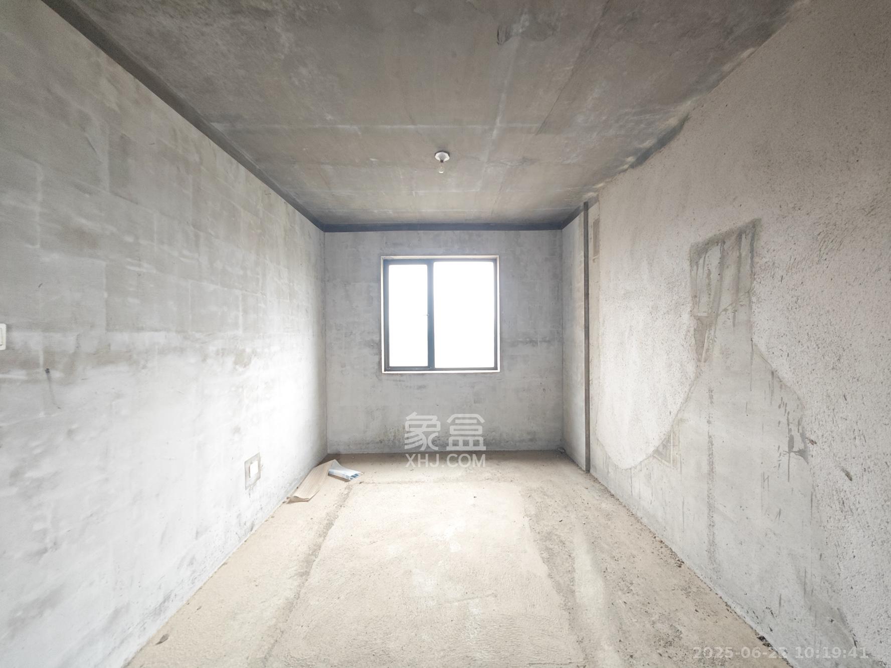 中建嘉和城  4室2厅2卫   113.00万卧室