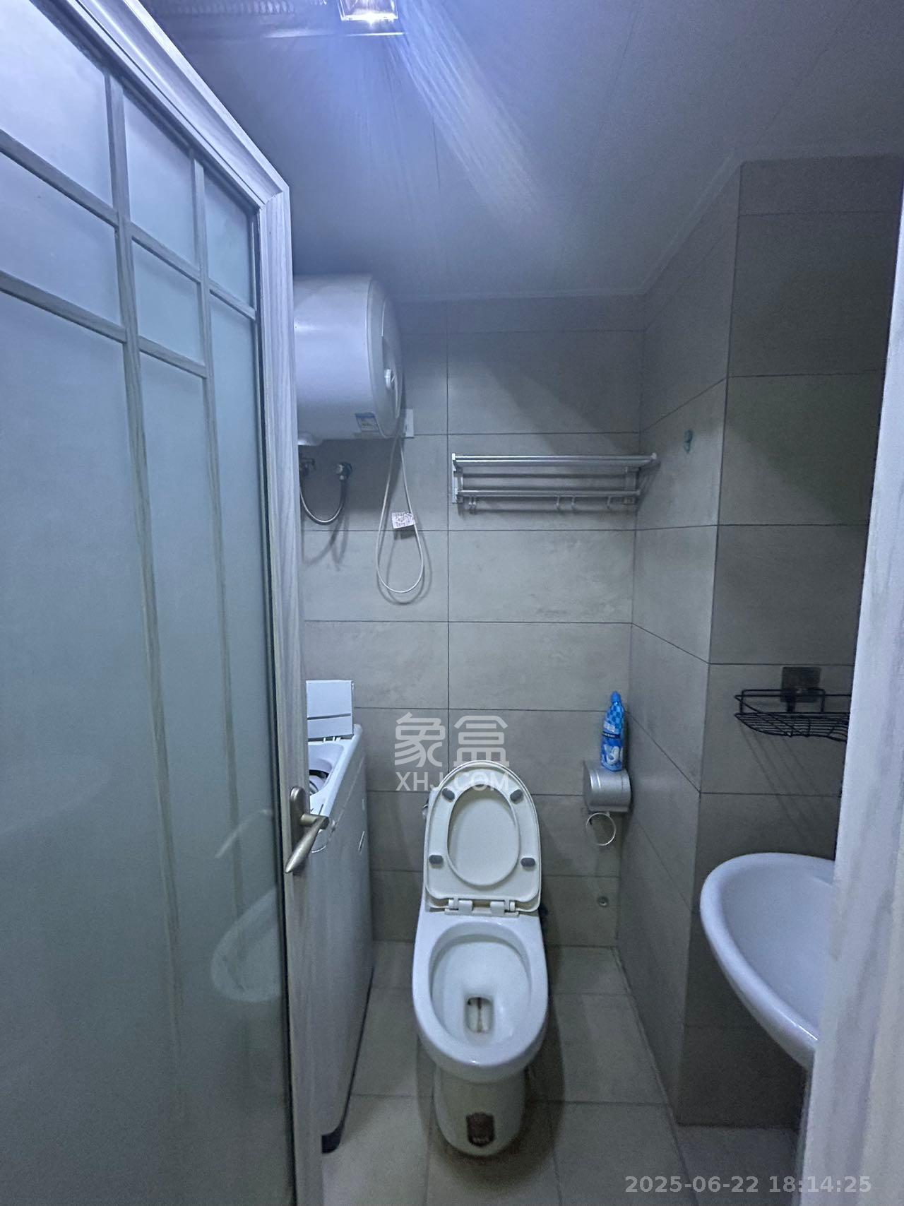 星城荣域  1室1厅1卫    1500.0元/月 星城荣域  1室1厅1卫    1500.0元/月室内图