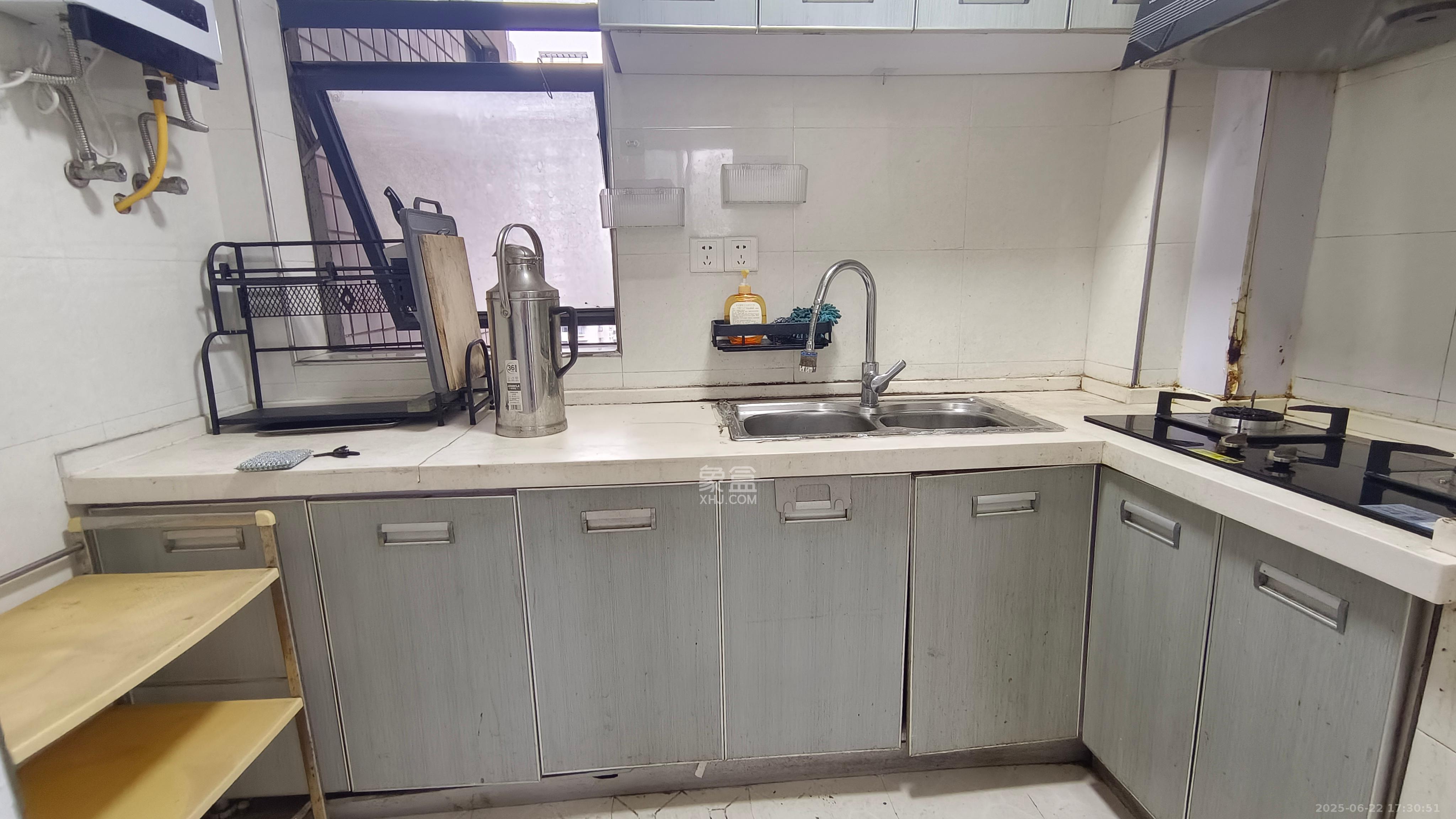 湘江世纪城映江苑 3室2厅2卫 1800.0元/月 湘江世纪城映江苑 3室2厅2卫 1800.0元/月室内图