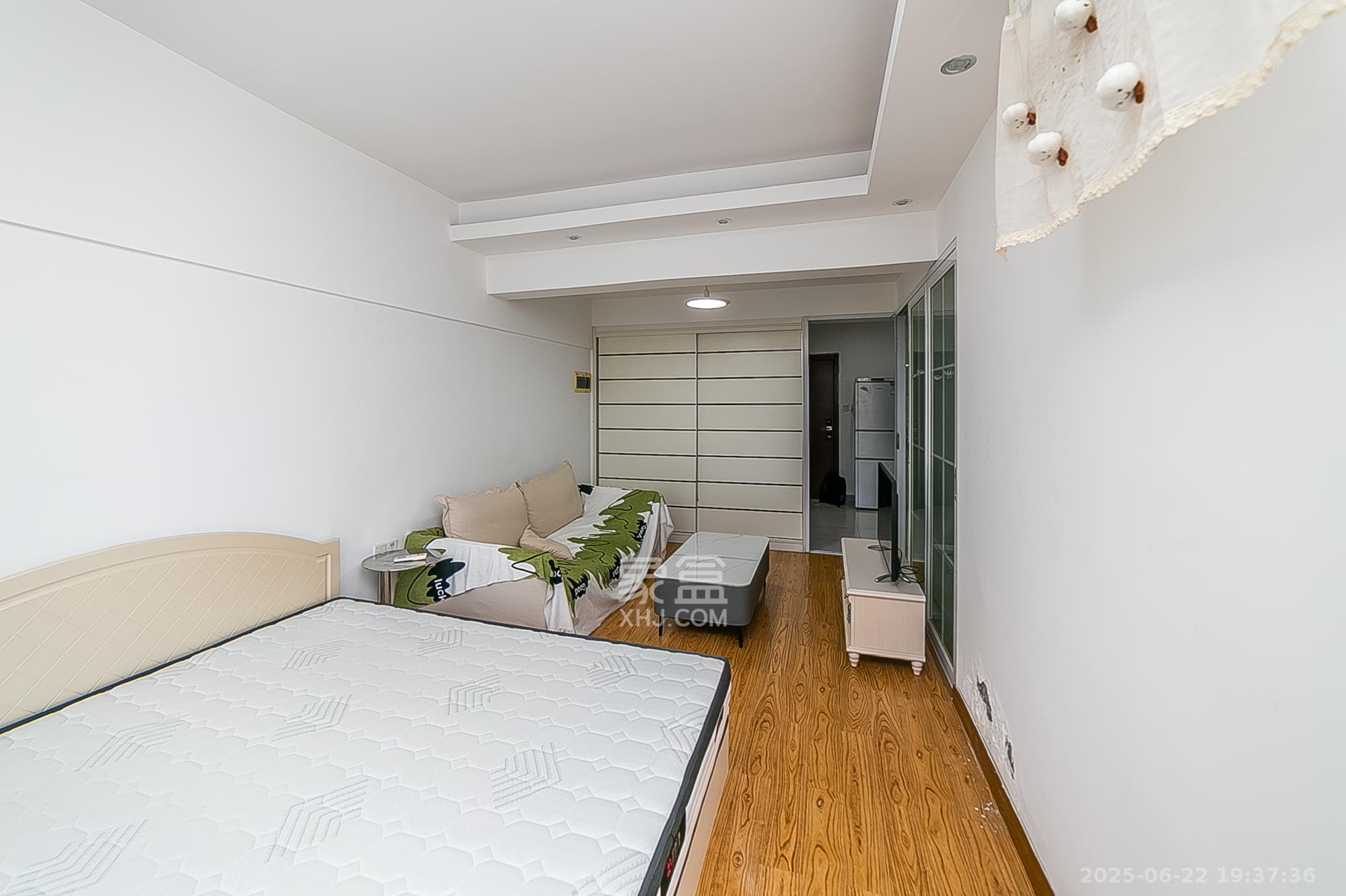 东怡外国(南湖一号) 1室1厅1卫 37.0万 东怡外国(南湖一号) 1室1厅1卫 37.0万卧室