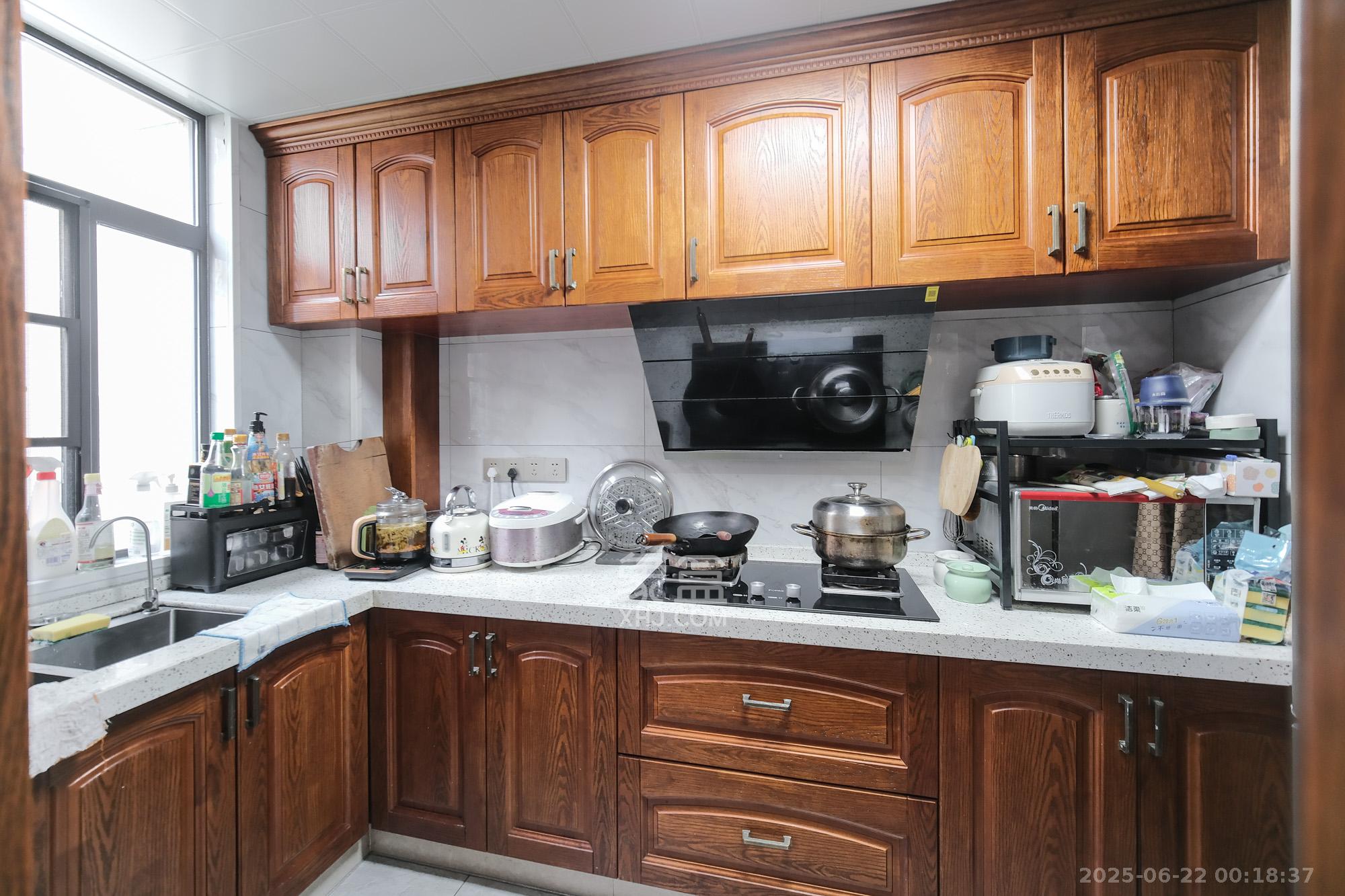 星雅美辰 4室2厅2卫 125.0万 星雅美辰 4室2厅2卫 125.0万厨房