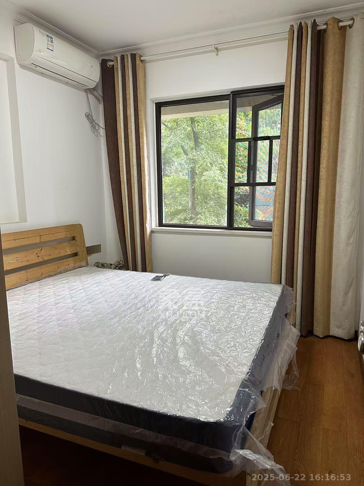 旭辉香樟公馆  3室2厅1卫   2600.00元/月室内图1