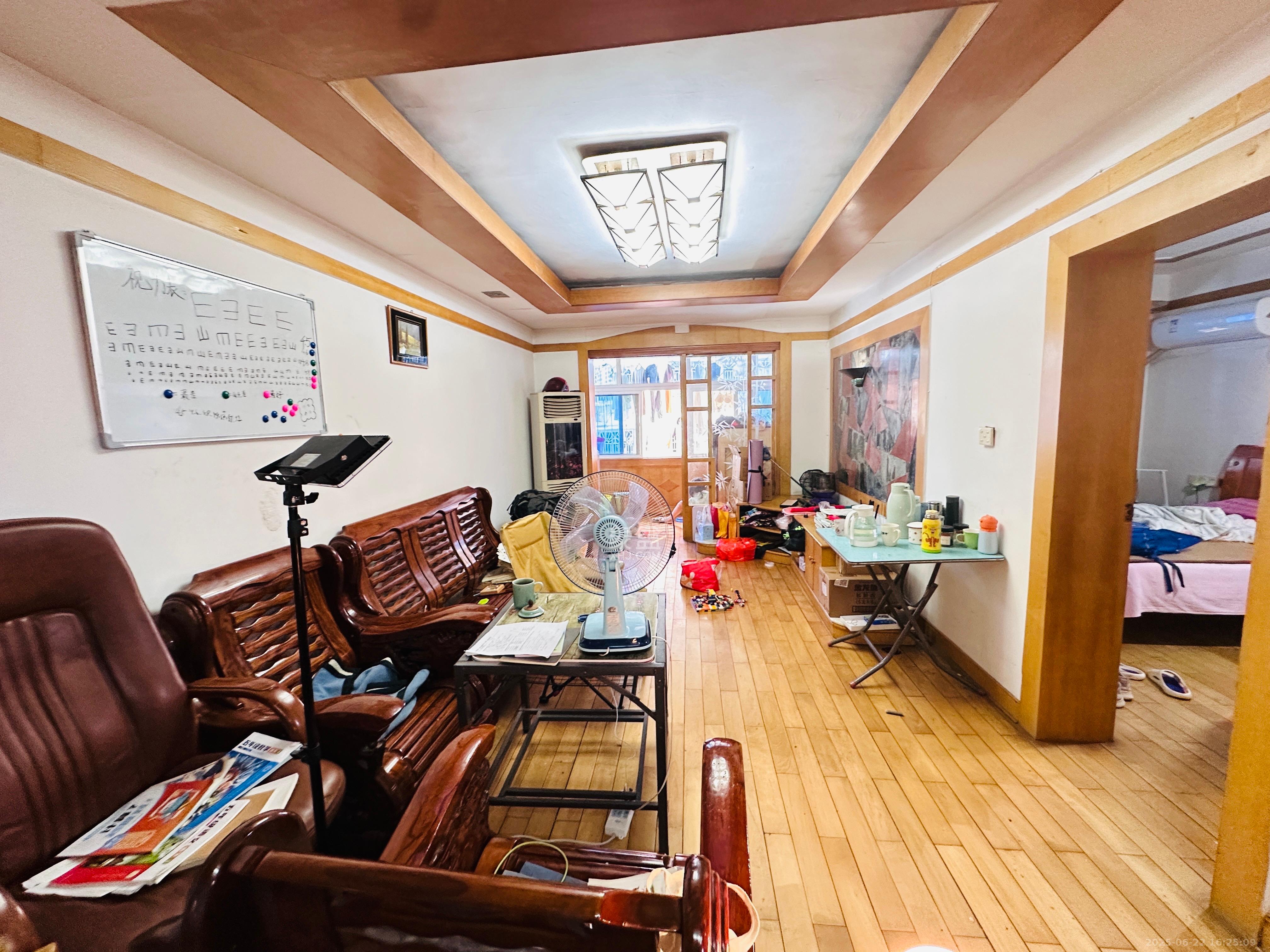 楚湘街二条巷散盘  3室2厅1卫    2300.0元/月 楚湘街二条巷散盘  3室2厅1卫    2300.0元/月室内图