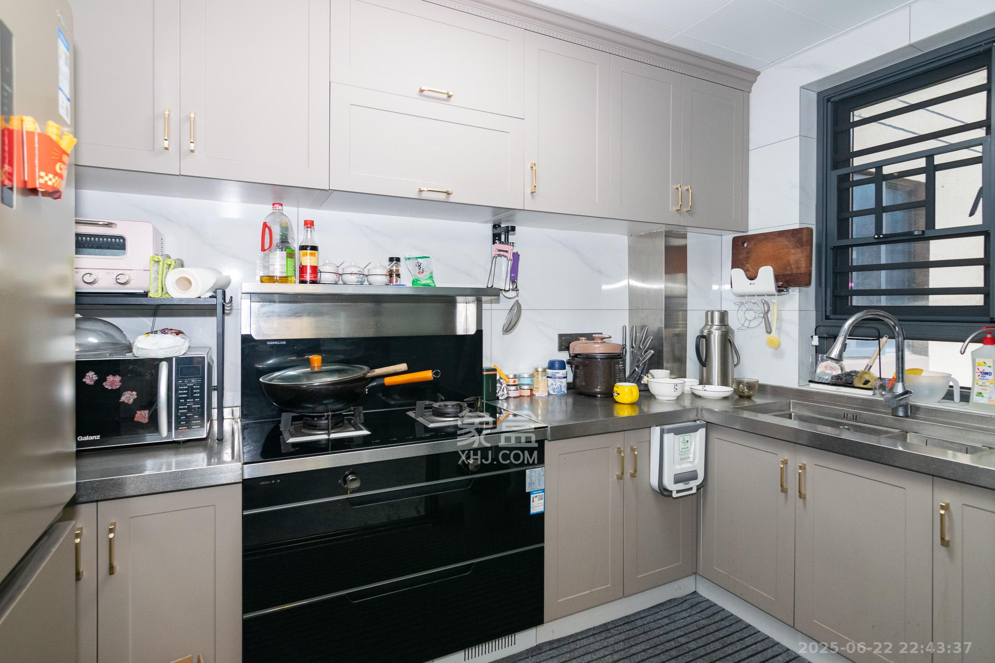 大汉公园里(大汉幸福佳园) 4室2厅2卫 78.0万 大汉公园里(大汉幸福佳园) 4室2厅2卫 78.0万厨房