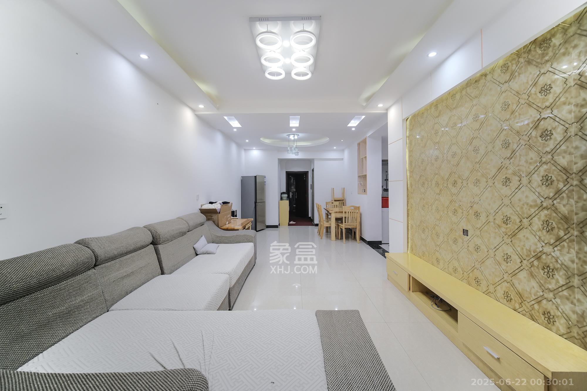 山水湾  2室2厅1卫   53.80万客厅