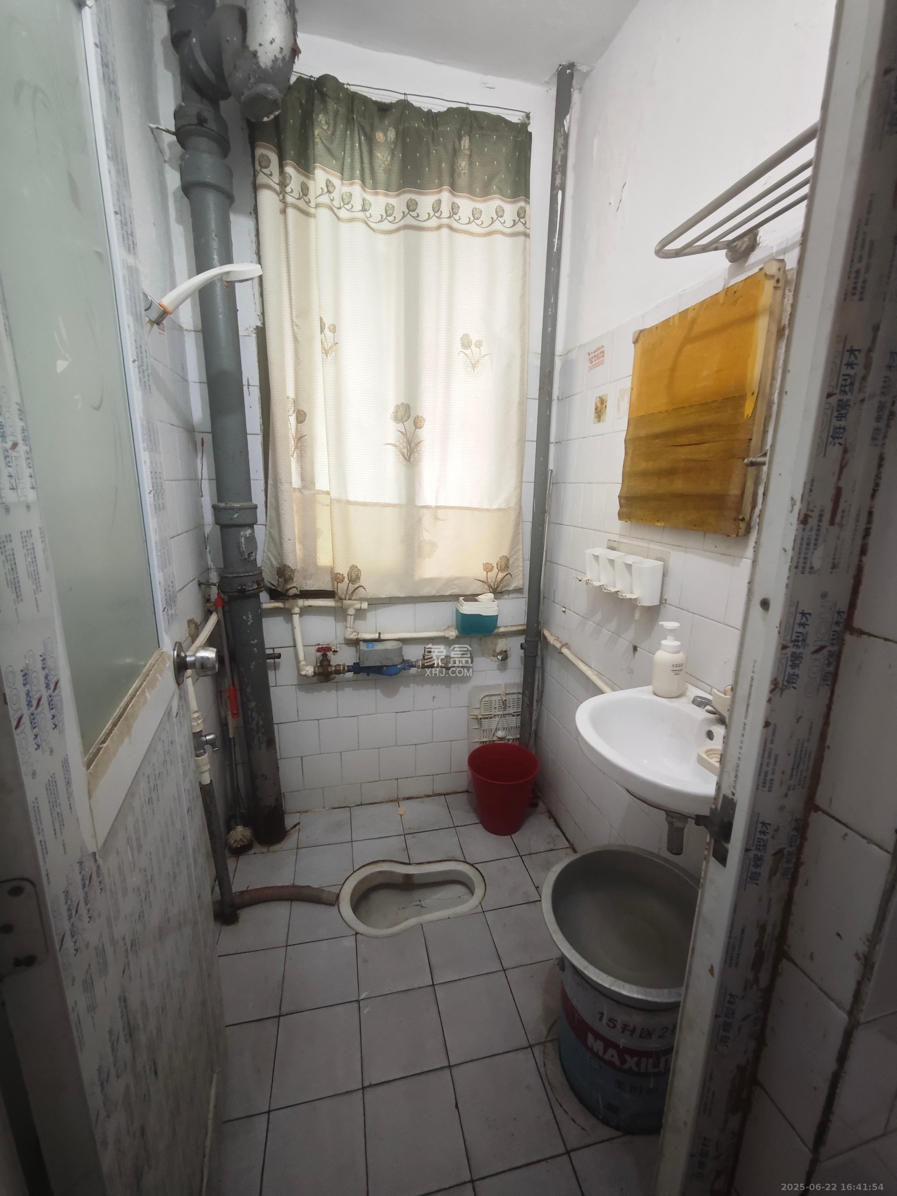 燕山街社区  3室2厅1卫   1700.00元/月室内图