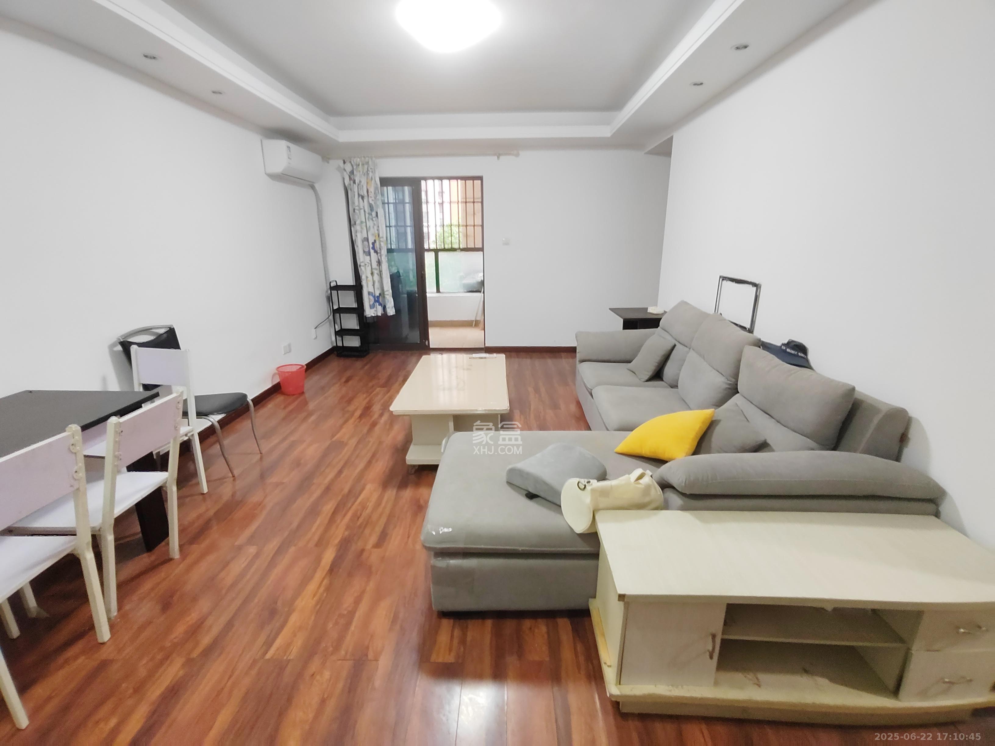 绿地中央广场  3室2厅1卫    2800.0元/月 绿地中央广场  3室2厅1卫    2800.0元/月室内图