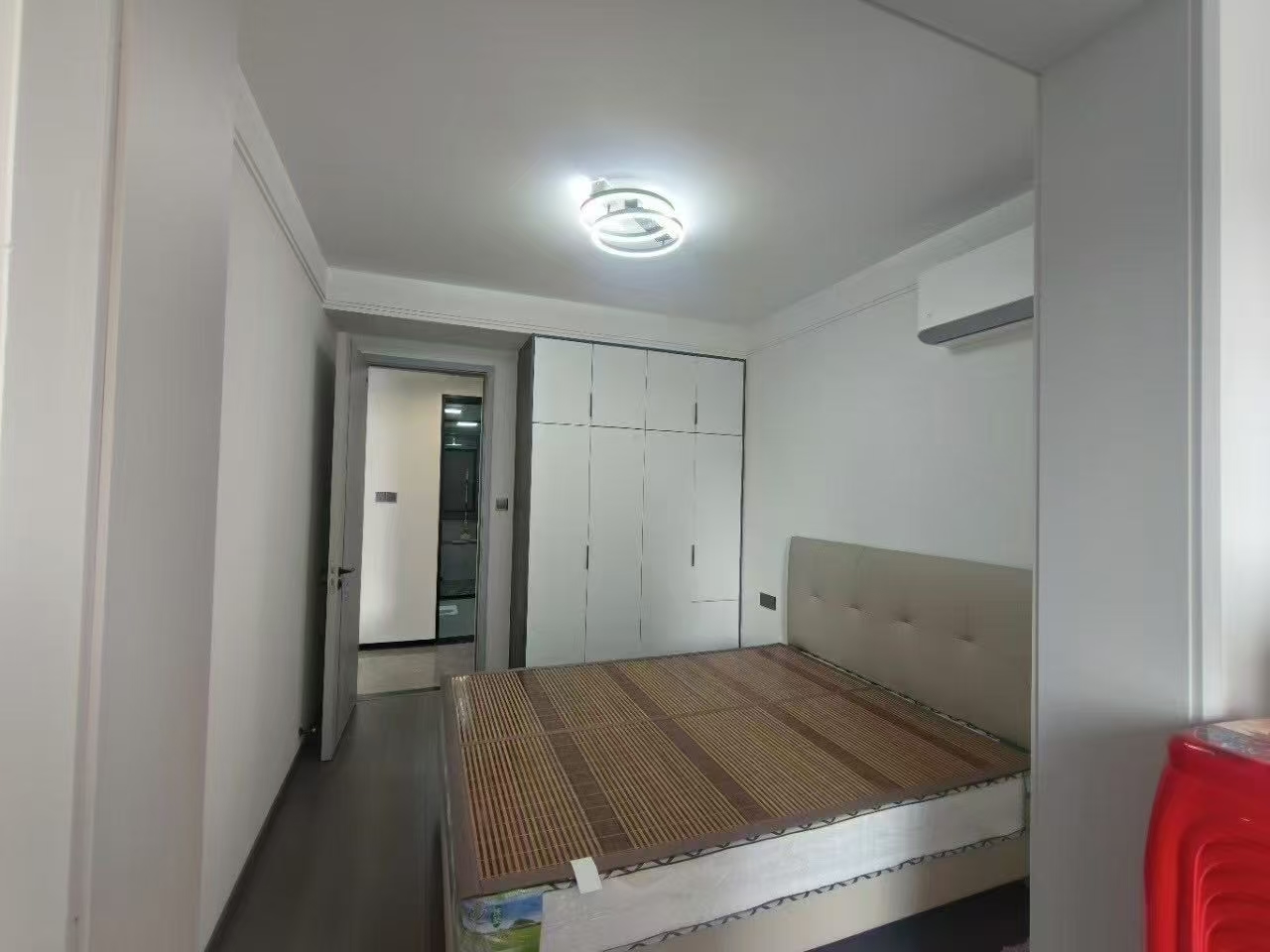 荣盛中央御府  3室2厅2卫   1800.00元/月室内图