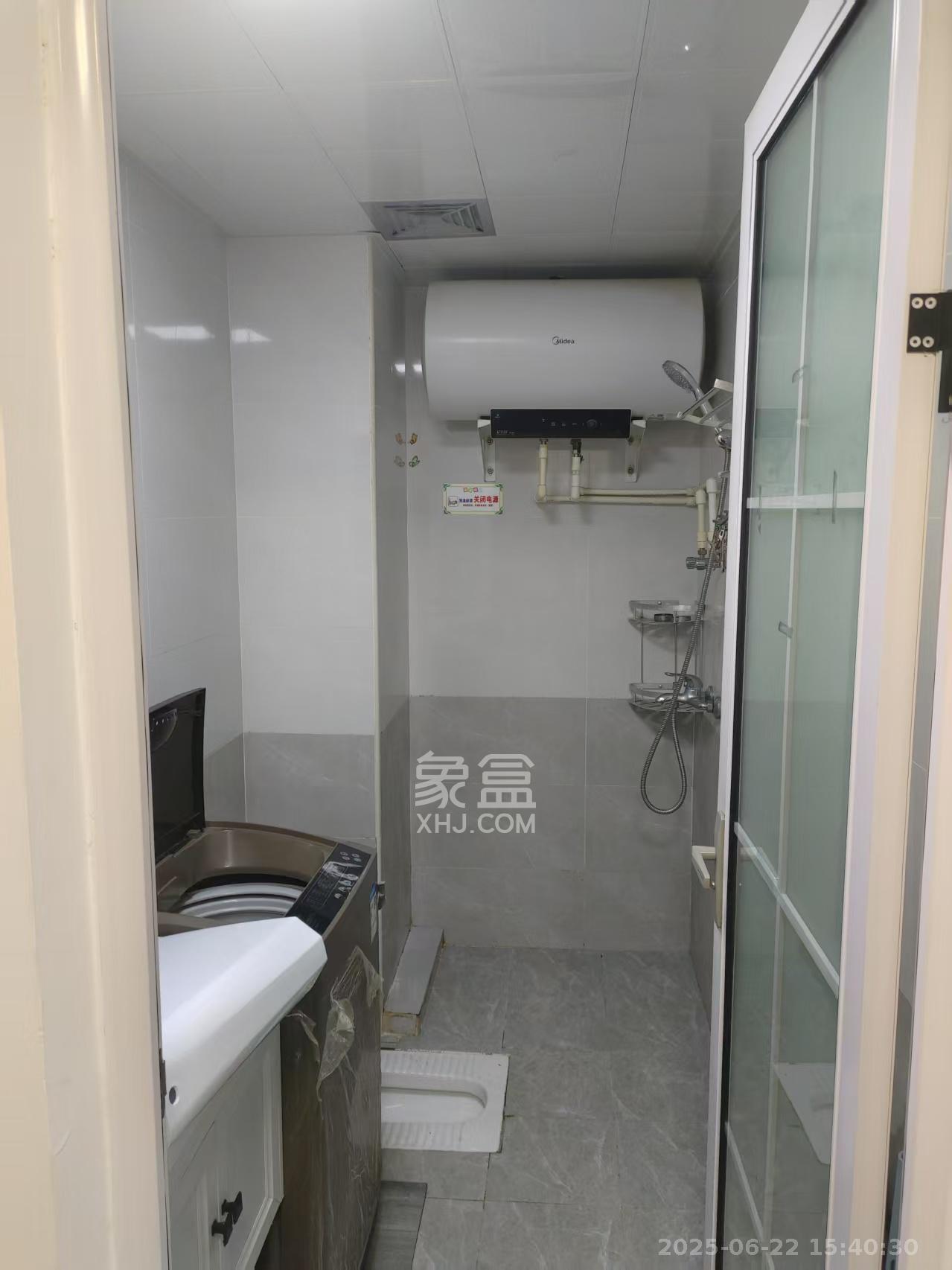 保利香槟国际  2室1厅1卫   1600.00元/月室内图