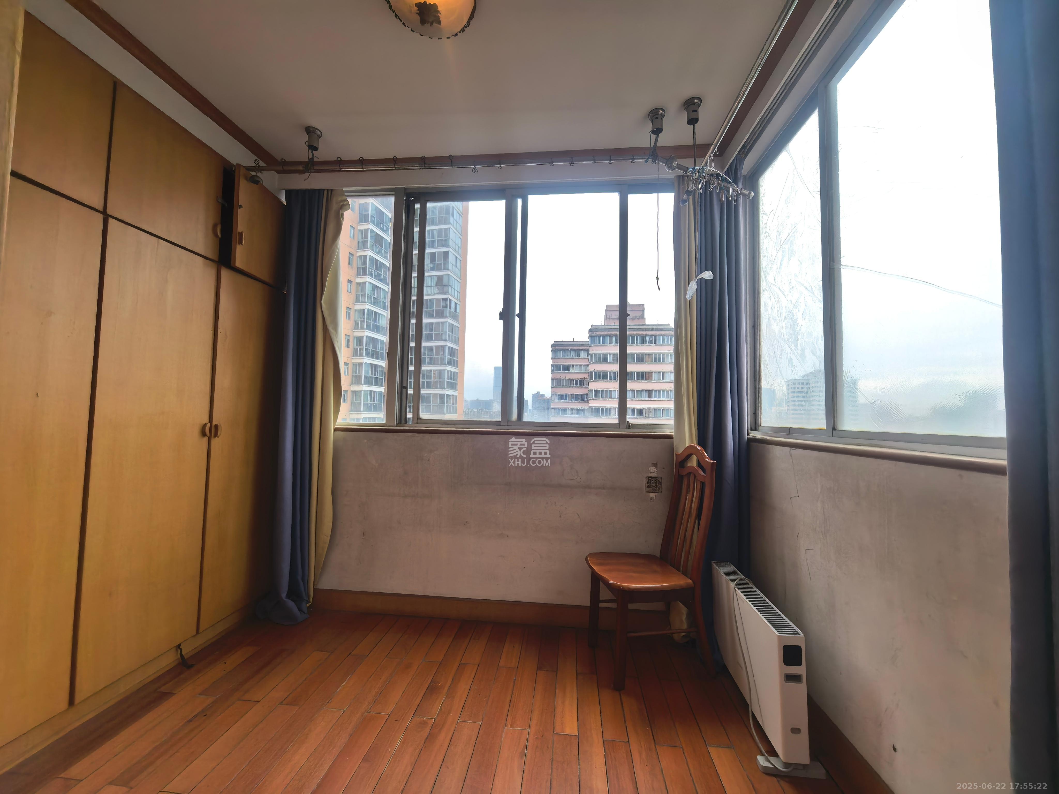 湘农桥社区 3室2厅1卫 2600.0元/月 湘农桥社区 3室2厅1卫 2600.0元/月室内图