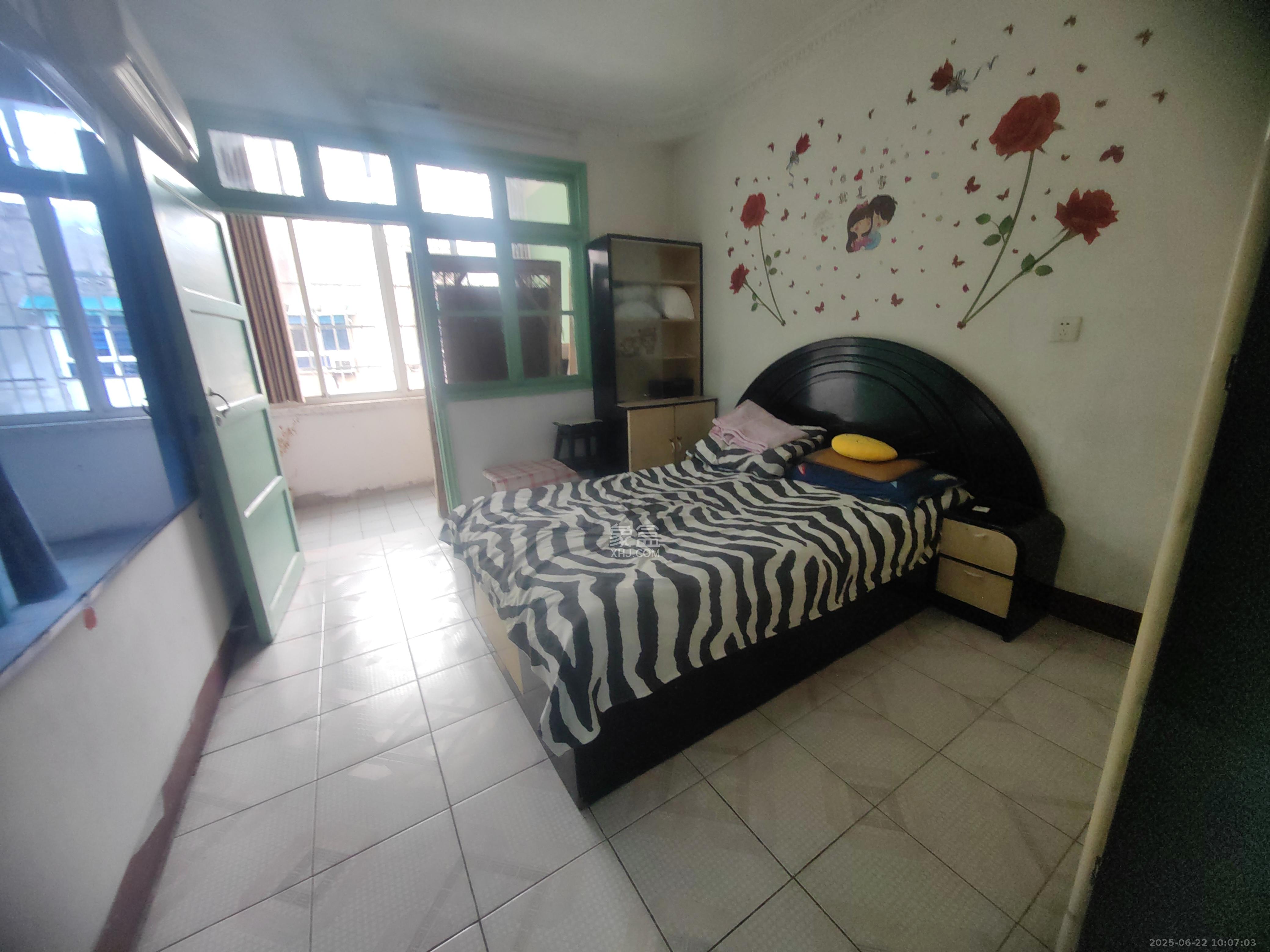 上人民医院宿舍/省人民医院宿舍(产权下麻园湾77号) 2室1厅1卫 1300.0元/月 上人民医院宿舍/省人民医院宿舍(产权下麻园湾77号) 2室1厅1卫 1300.0元/月室内图