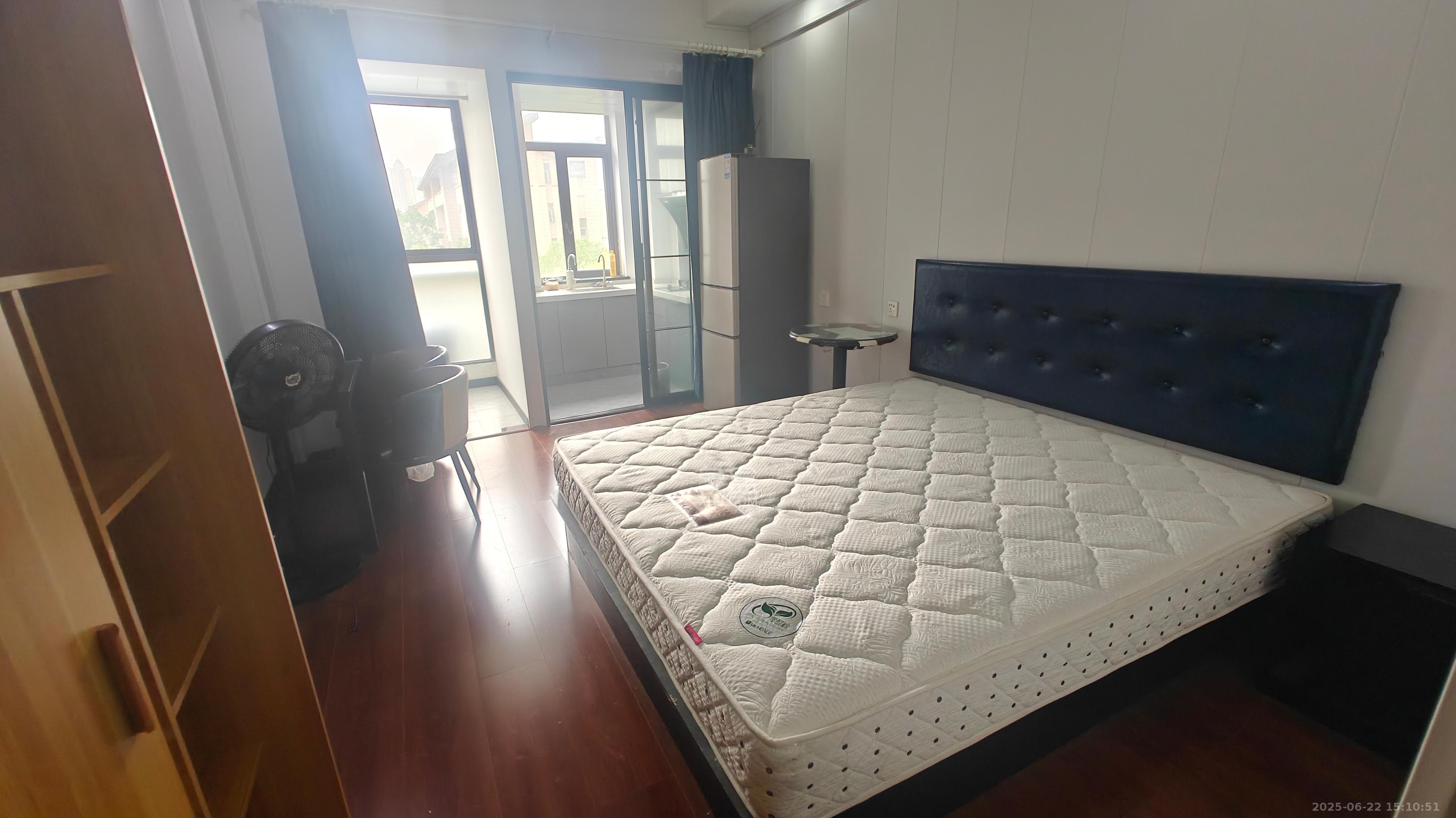 水岸世景  1室1厅1卫   1200.00元/月室内图