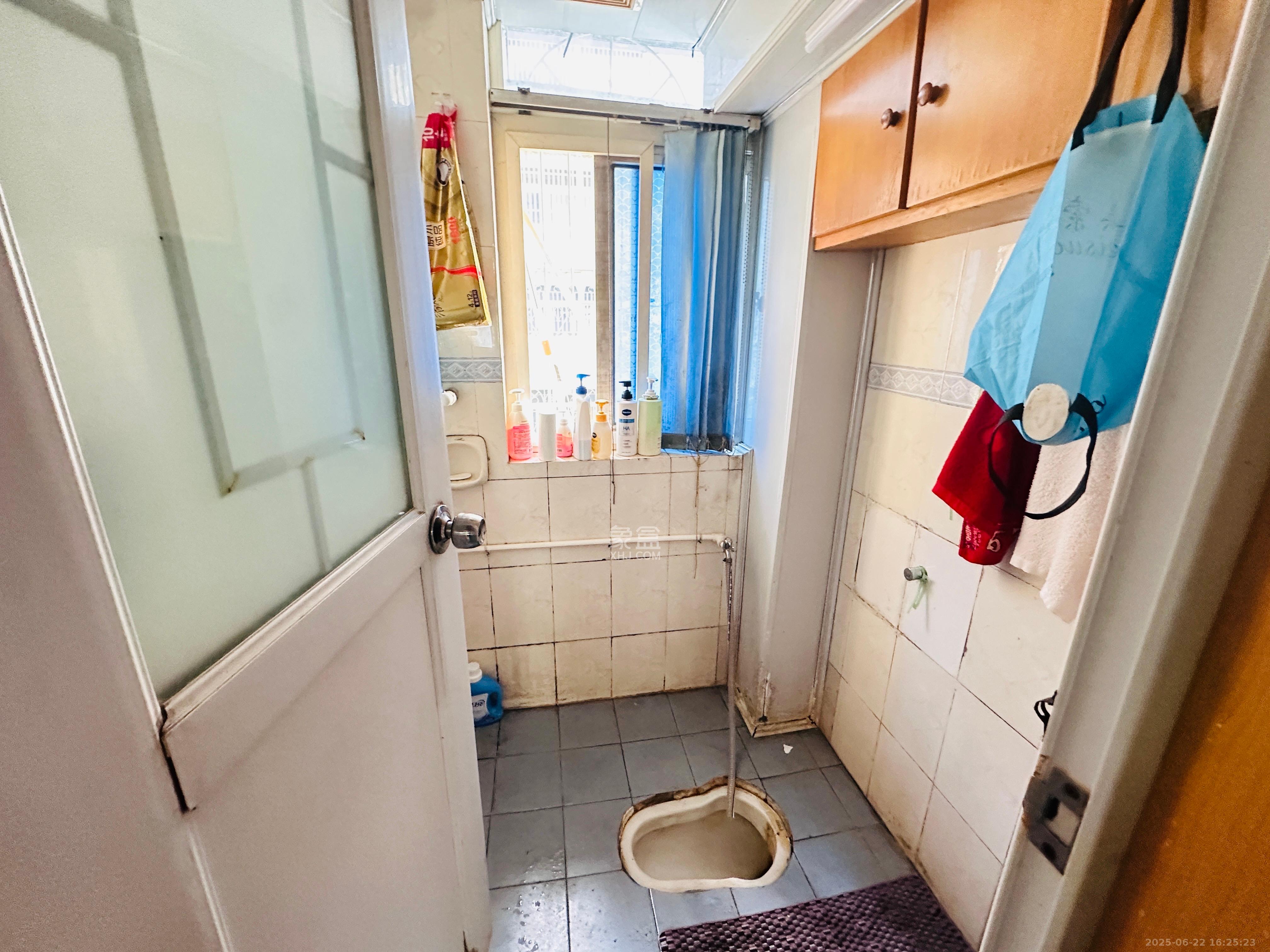 楚湘街二条巷散盘  3室2厅1卫    2300.0元/月室内图