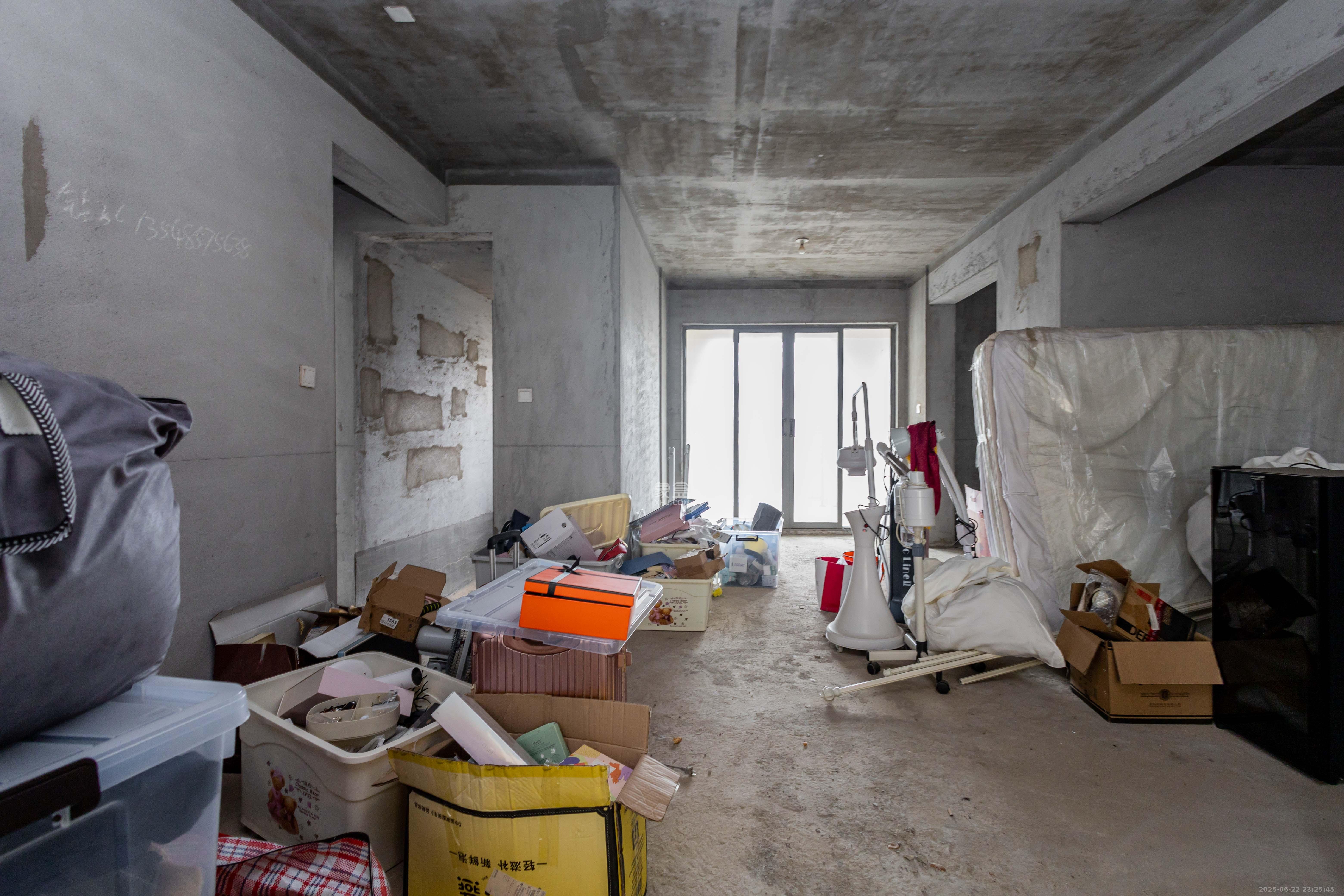 中交中央公园D4区  3室2厅2卫    125.0万客厅