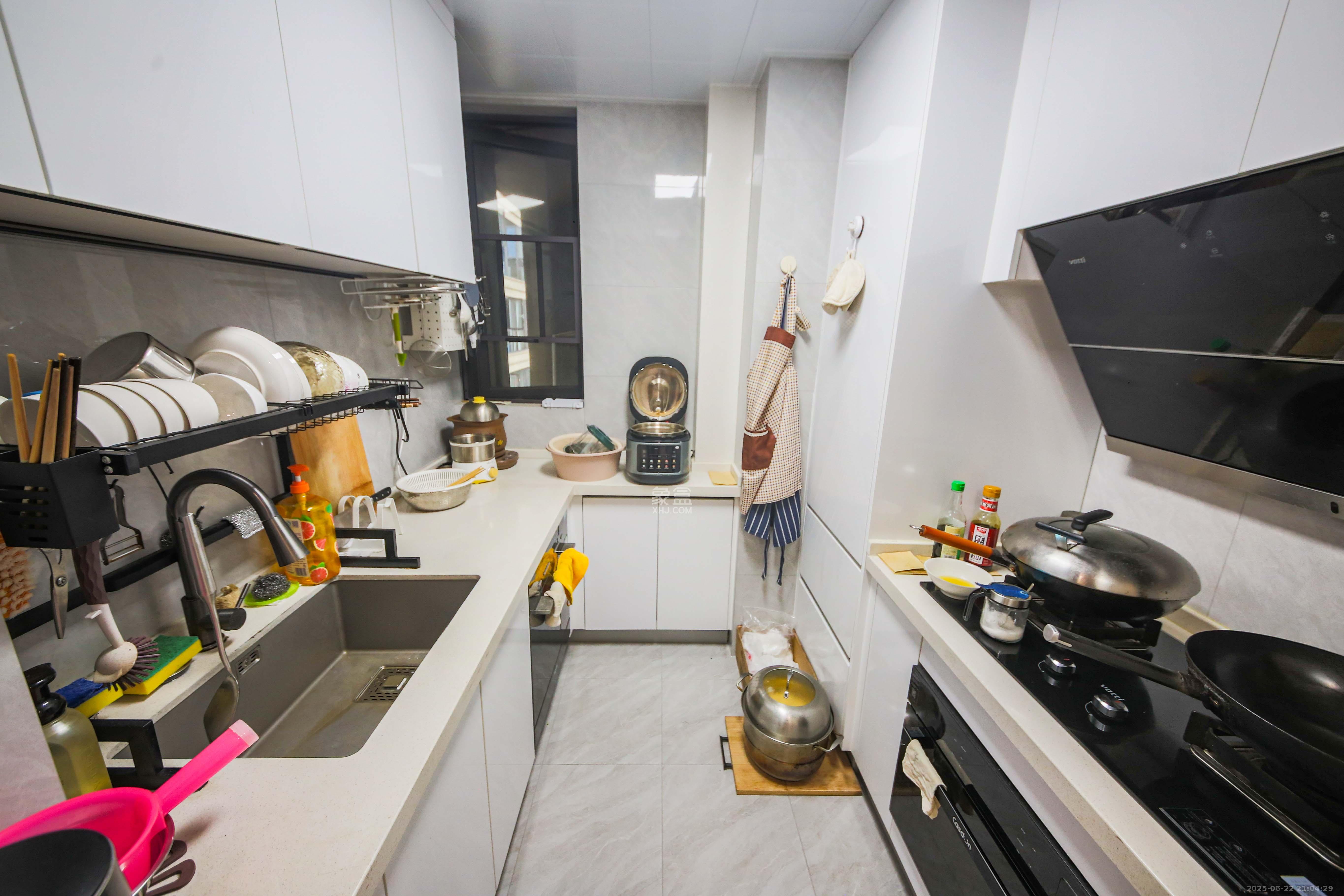 天城国际广场  3室2厅1卫    145.0万 天城国际广场  3室2厅1卫    145.0万厨房