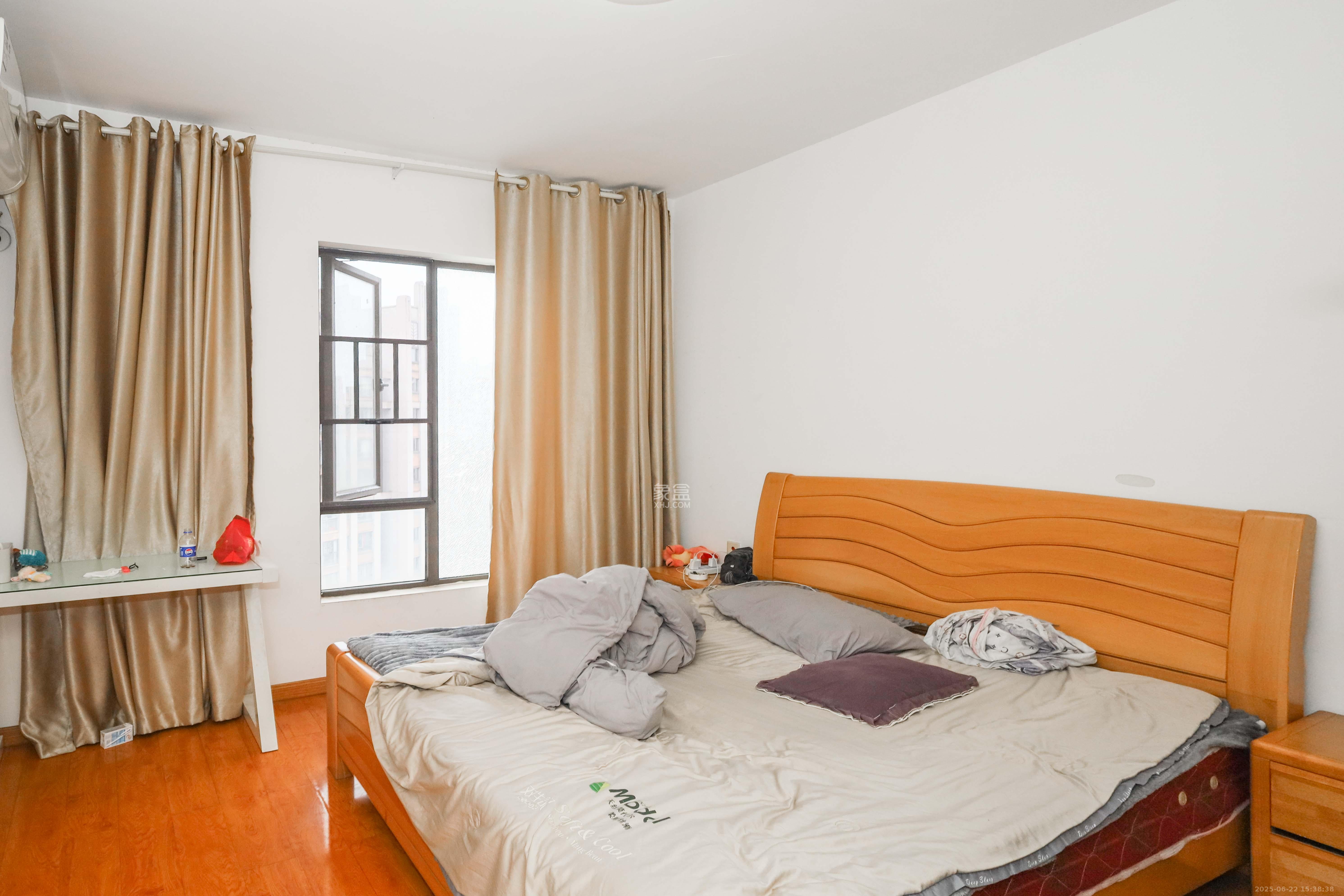 旭辉御府  3室2厅2卫    120.0万 旭辉御府  3室2厅2卫    120.0万卧室