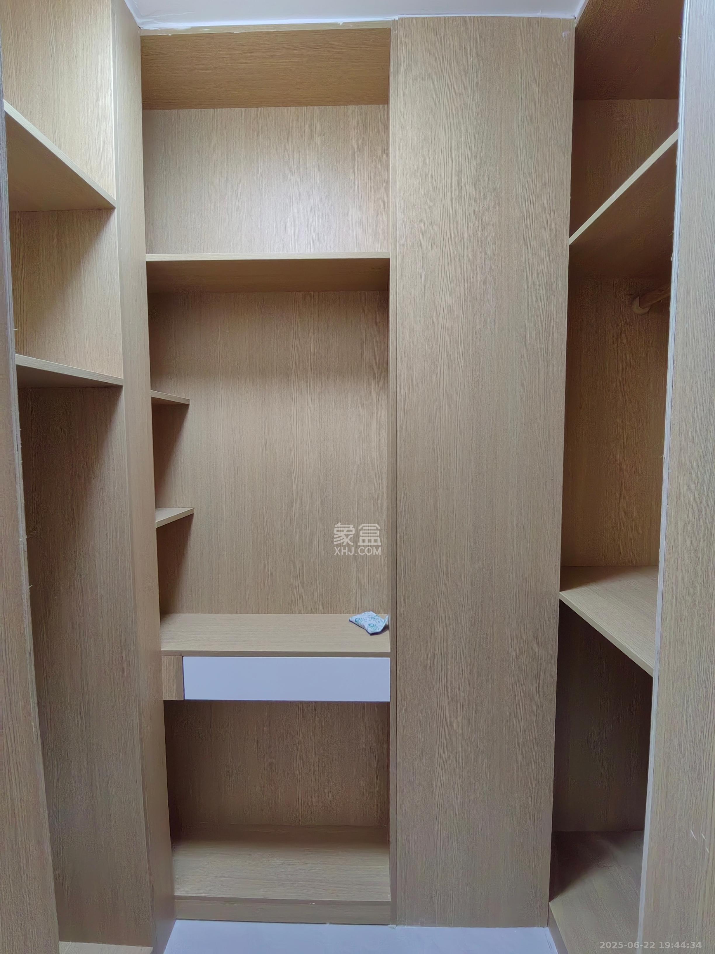长房明宸府  3室2厅1卫   3200.00元/月室内图