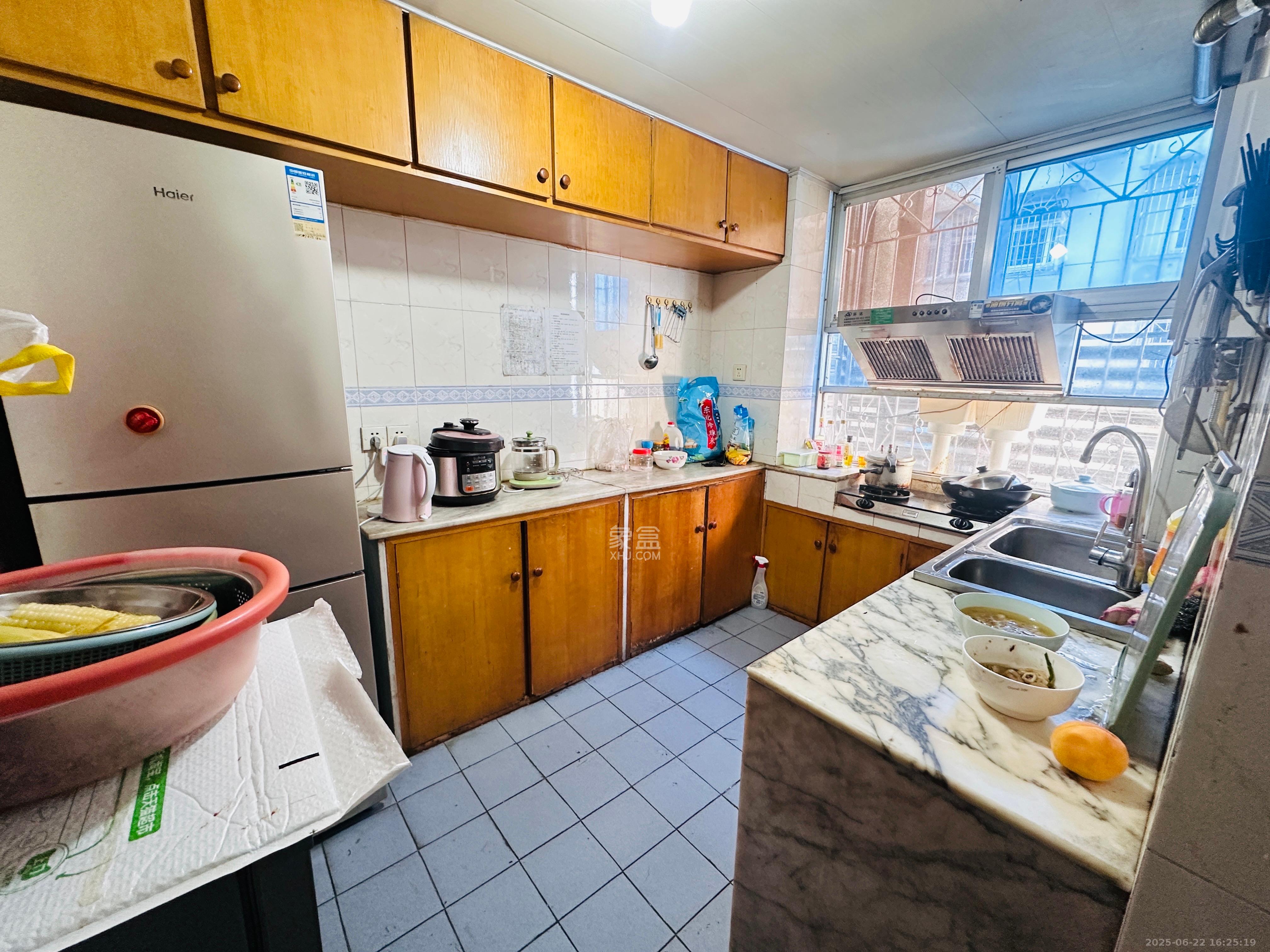 楚湘街二条巷散盘  3室2厅1卫    2300.0元/月 楚湘街二条巷散盘  3室2厅1卫    2300.0元/月室内图