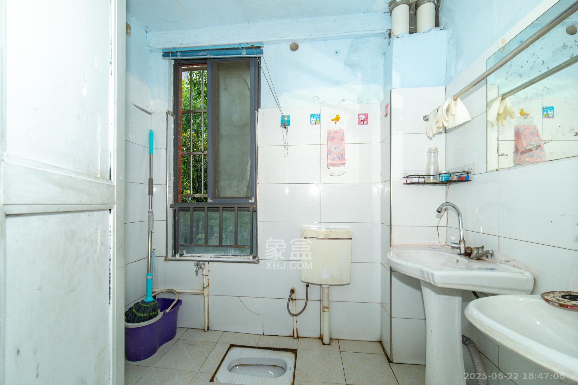 华润凤凰城二期  3室2厅2卫    66.0万卫生间