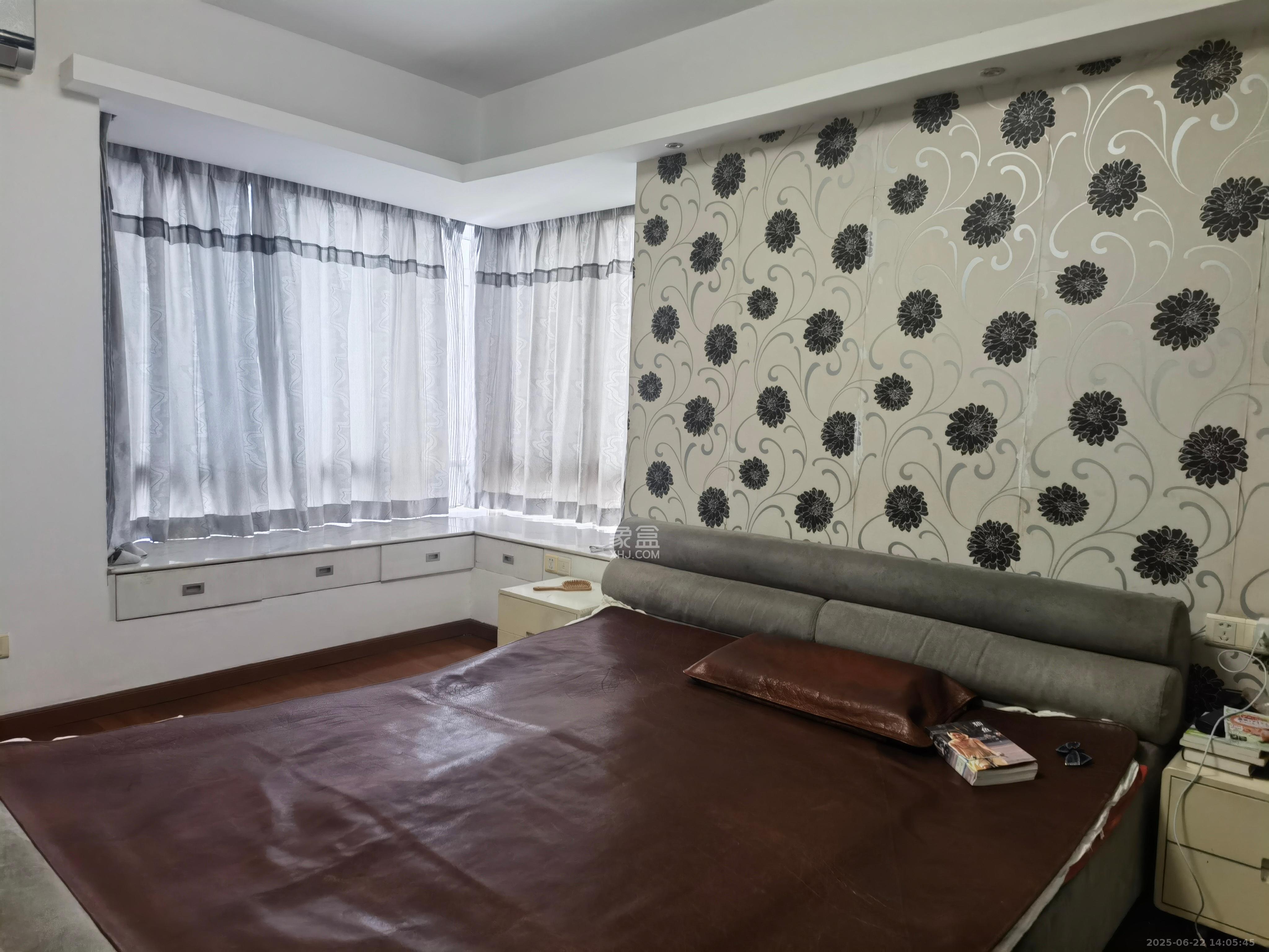 中天枫景园 4室2厅2卫 5500.0元/月 中天枫景园 4室2厅2卫 5500.0元/月室内图