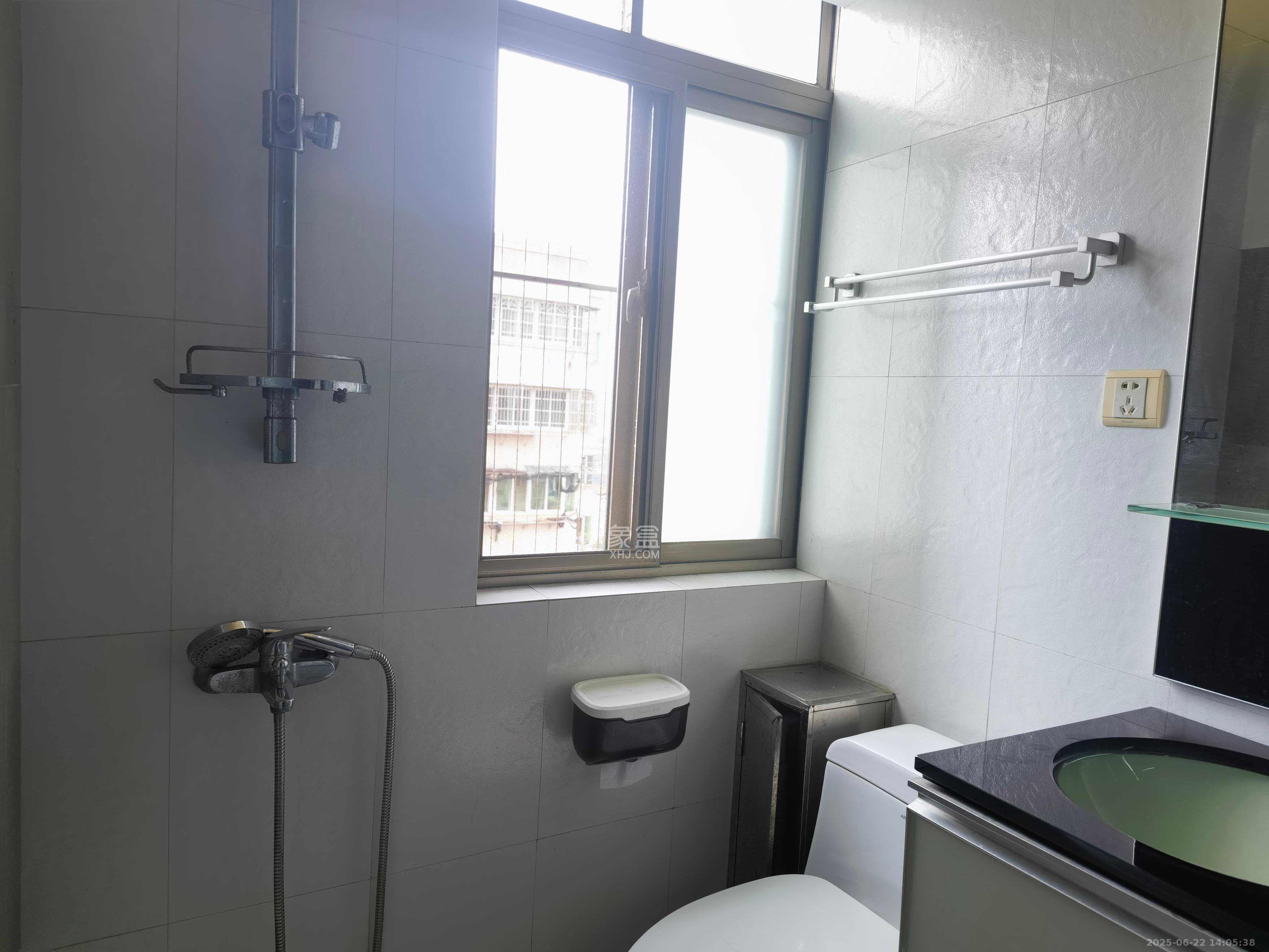 中天枫景园  4室2厅2卫    5500.0元/月室内图