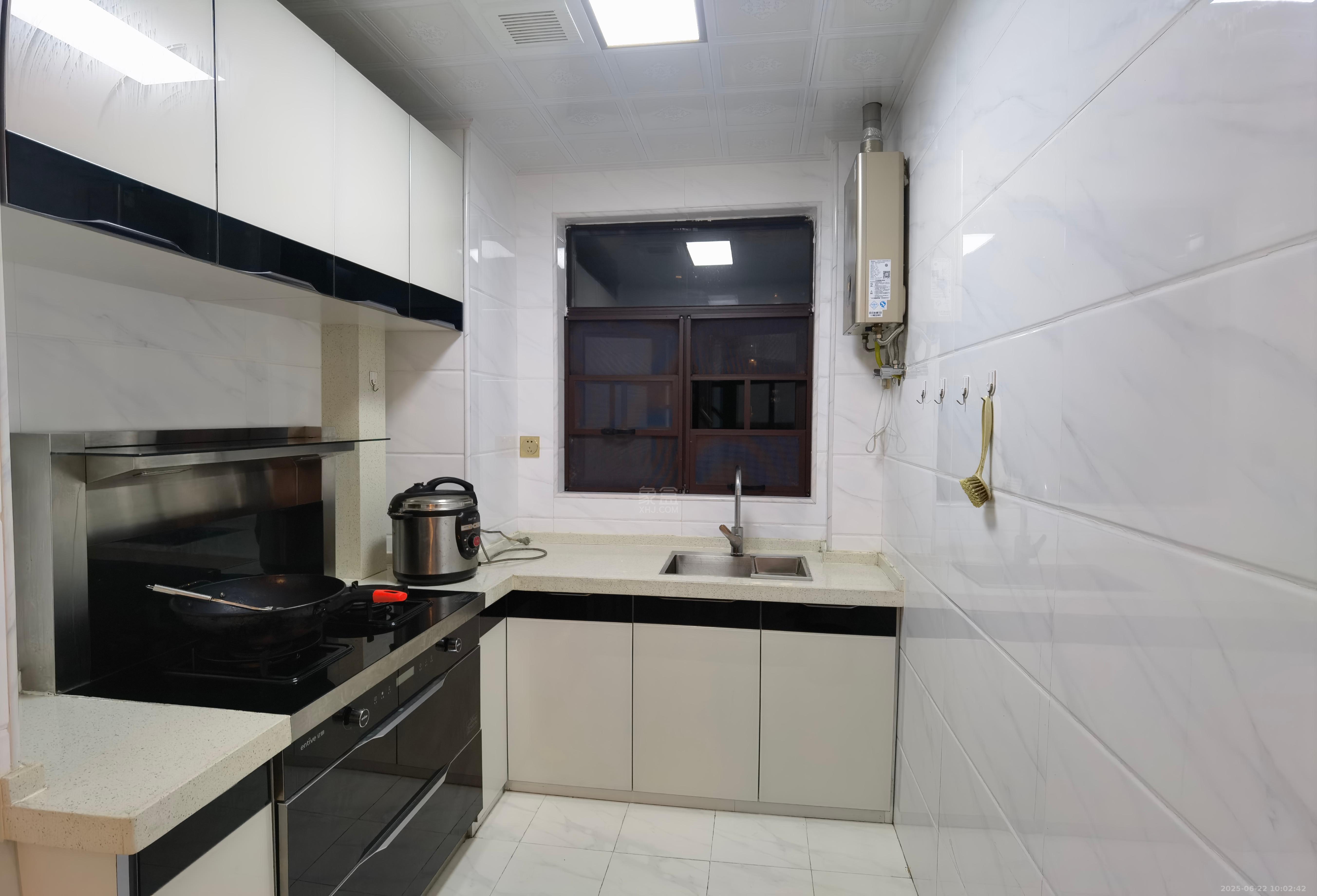 蓝溪谷 3室2厅2卫 2200.0元/月 蓝溪谷 3室2厅2卫 2200.0元/月室内图