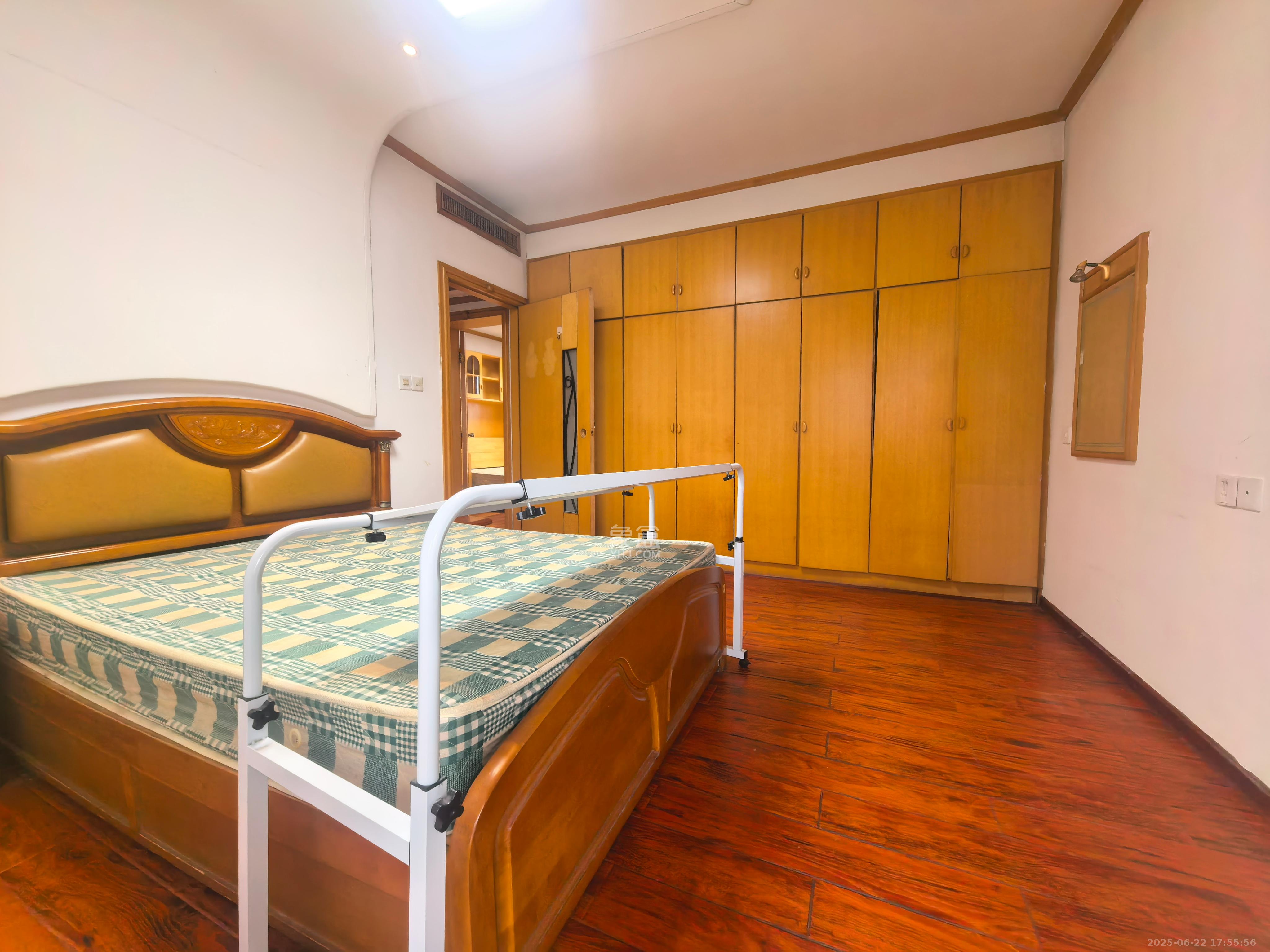 湘农桥社区 3室2厅1卫 2600.0元/月 湘农桥社区 3室2厅1卫 2600.0元/月室内图