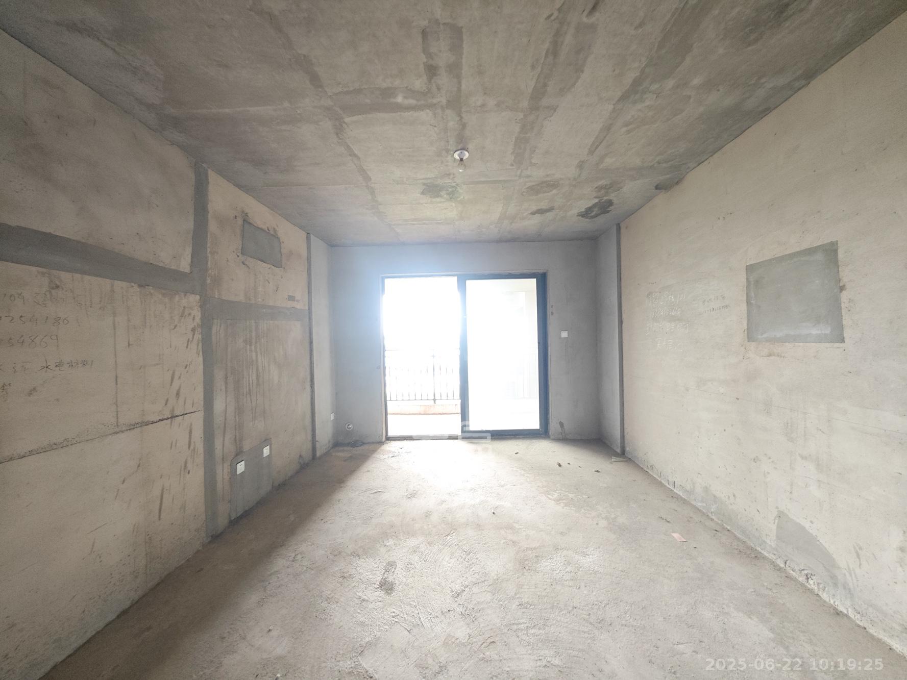 中建嘉和城  3室2厅2卫    85.0万 中建嘉和城  3室2厅2卫    85.0万客厅