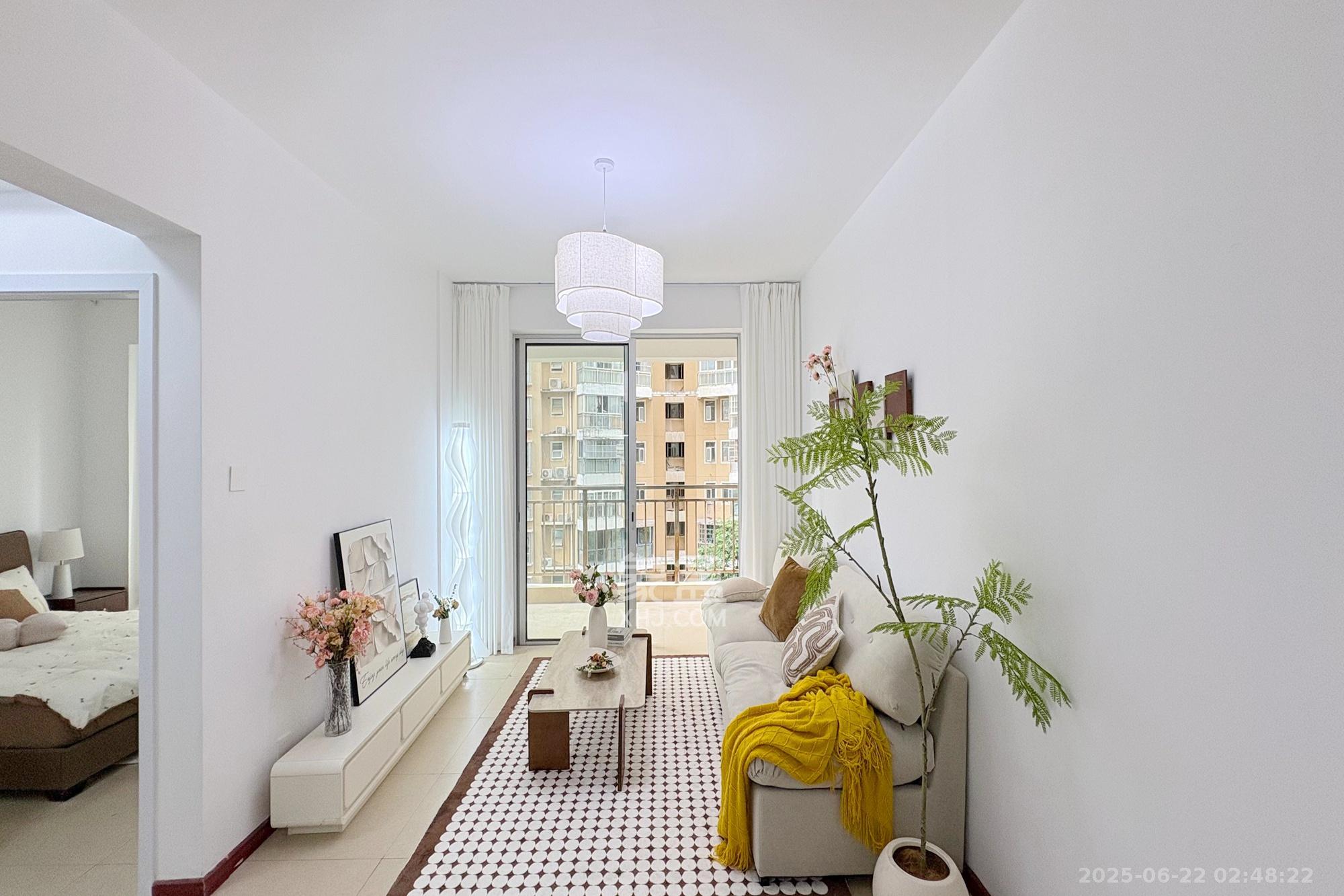 凯通国际城(凯通朝庭) 2室1厅1卫 55.0万 凯通国际城(凯通朝庭) 2室1厅1卫 55.0万客厅