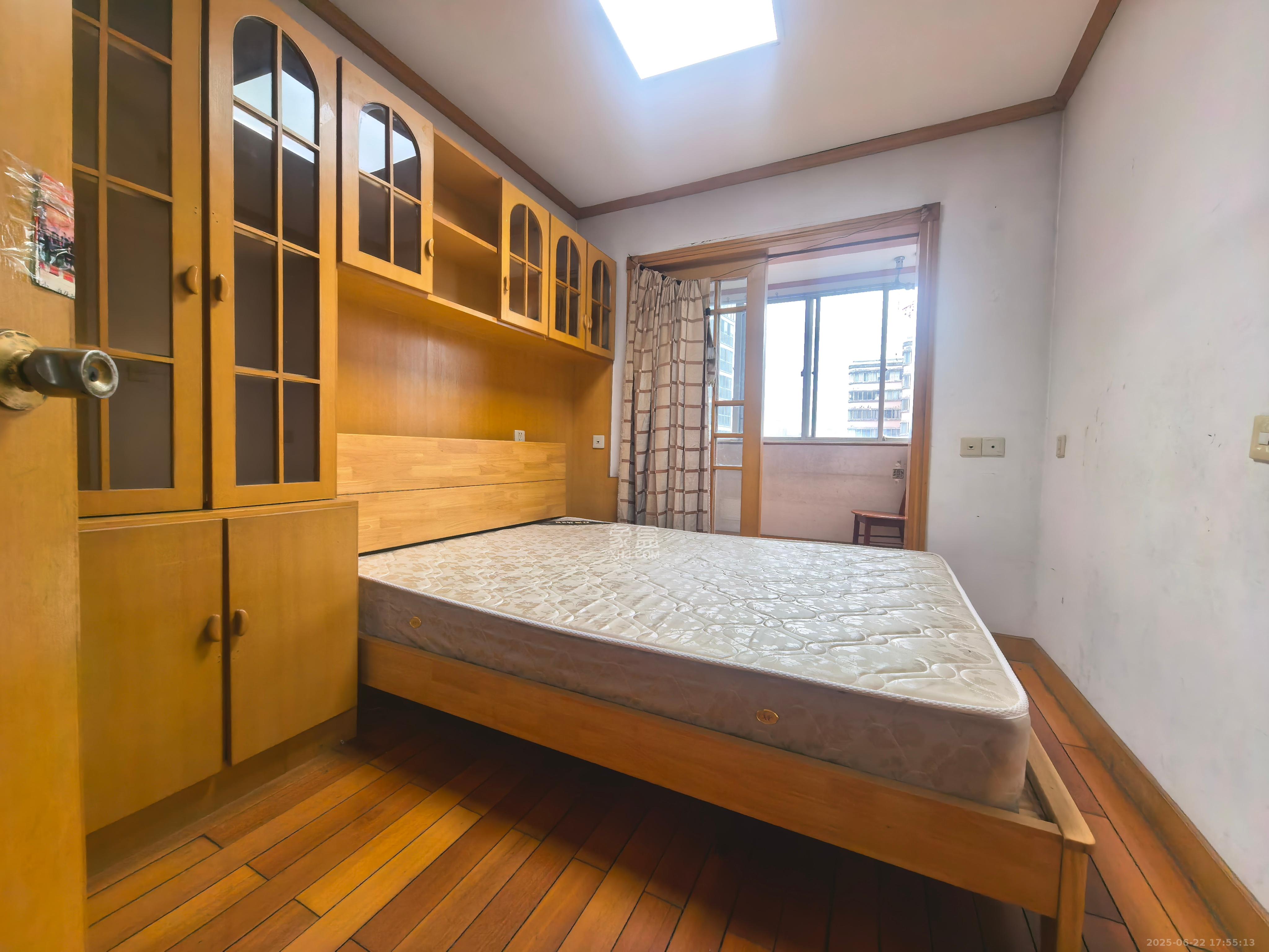 湘农桥社区 3室2厅1卫 2600.0元/月 湘农桥社区 3室2厅1卫 2600.0元/月室内图