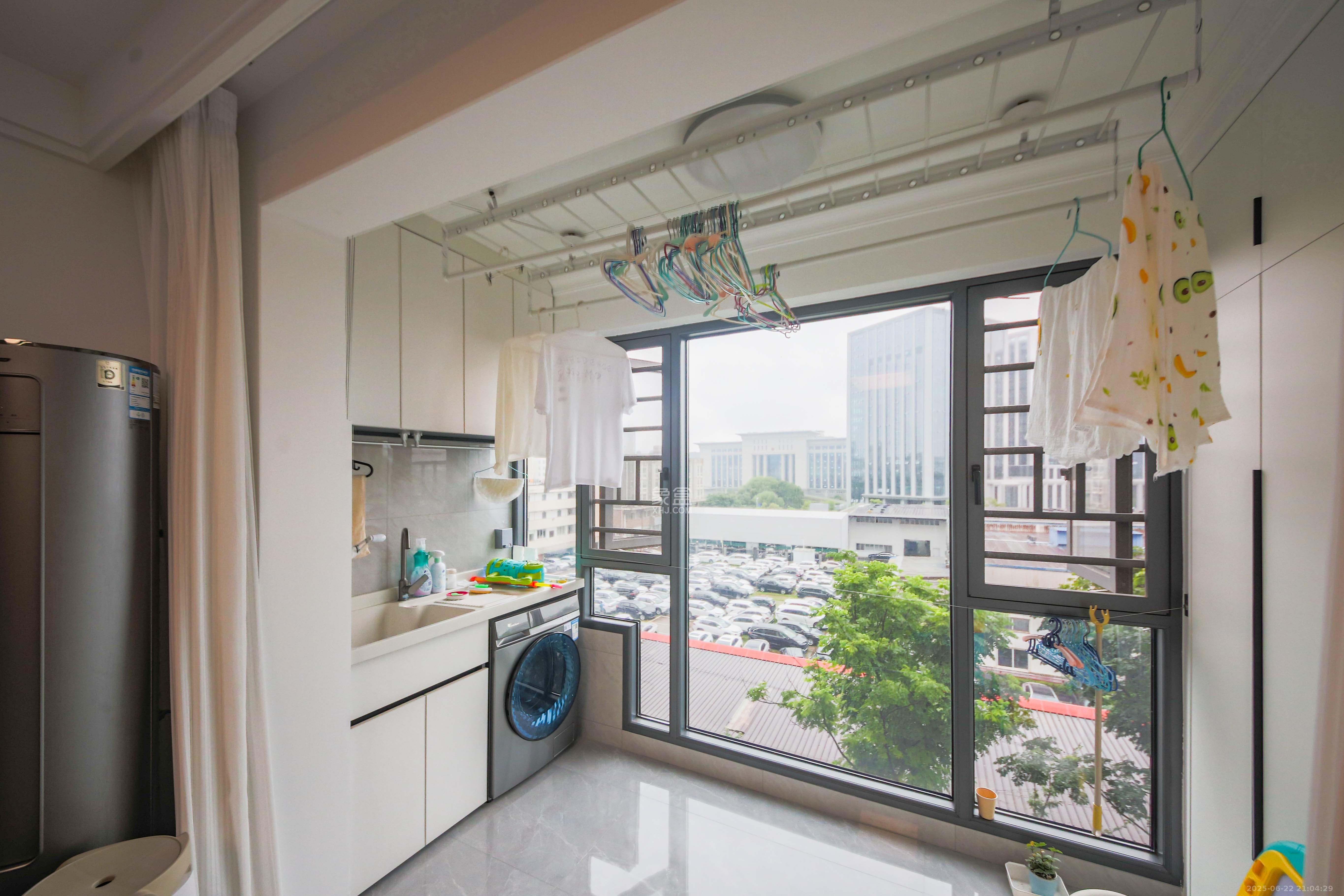 天城国际广场  3室2厅1卫    145.0万 天城国际广场  3室2厅1卫    145.0万阳台