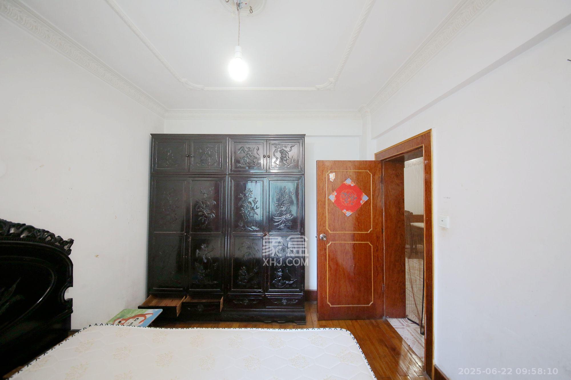 向韶村 2室2厅1卫 1800.0元/月 向韶村 2室2厅1卫 1800.0元/月室内图