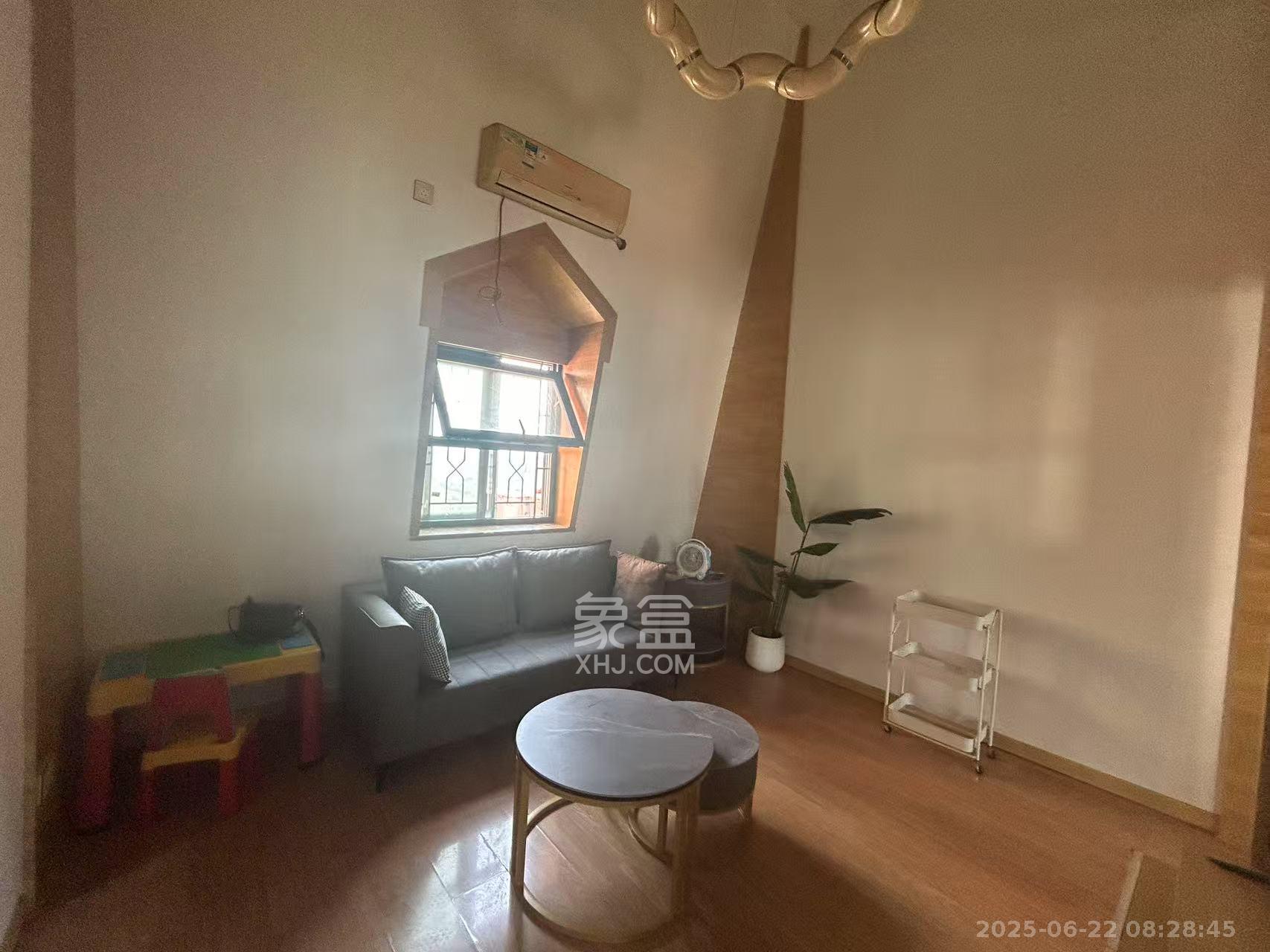 蝴蝶谷  4室2厅2卫   1800.00元/月室内图