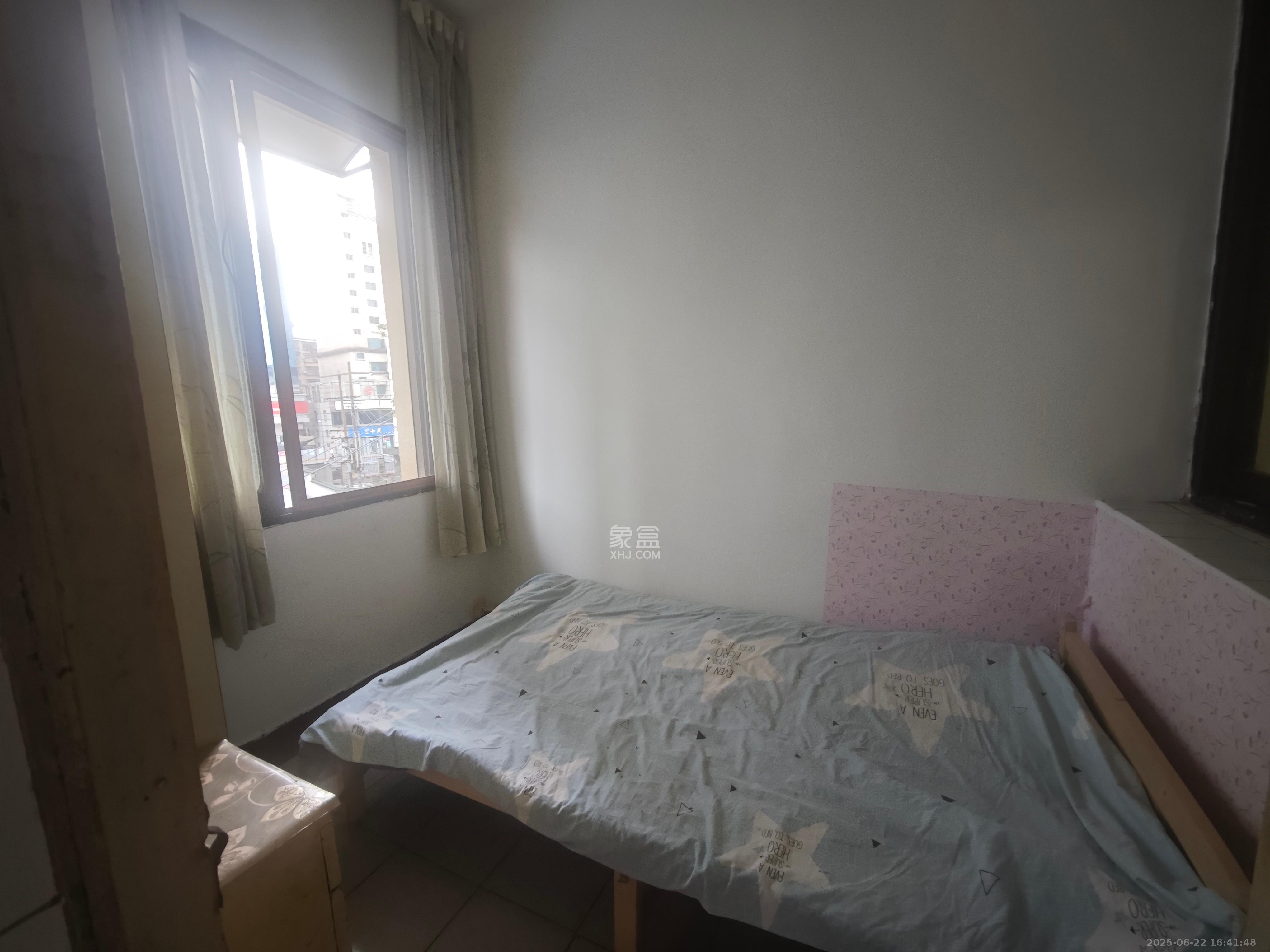 燕山街社区  3室2厅1卫   1700.00元/月室内图