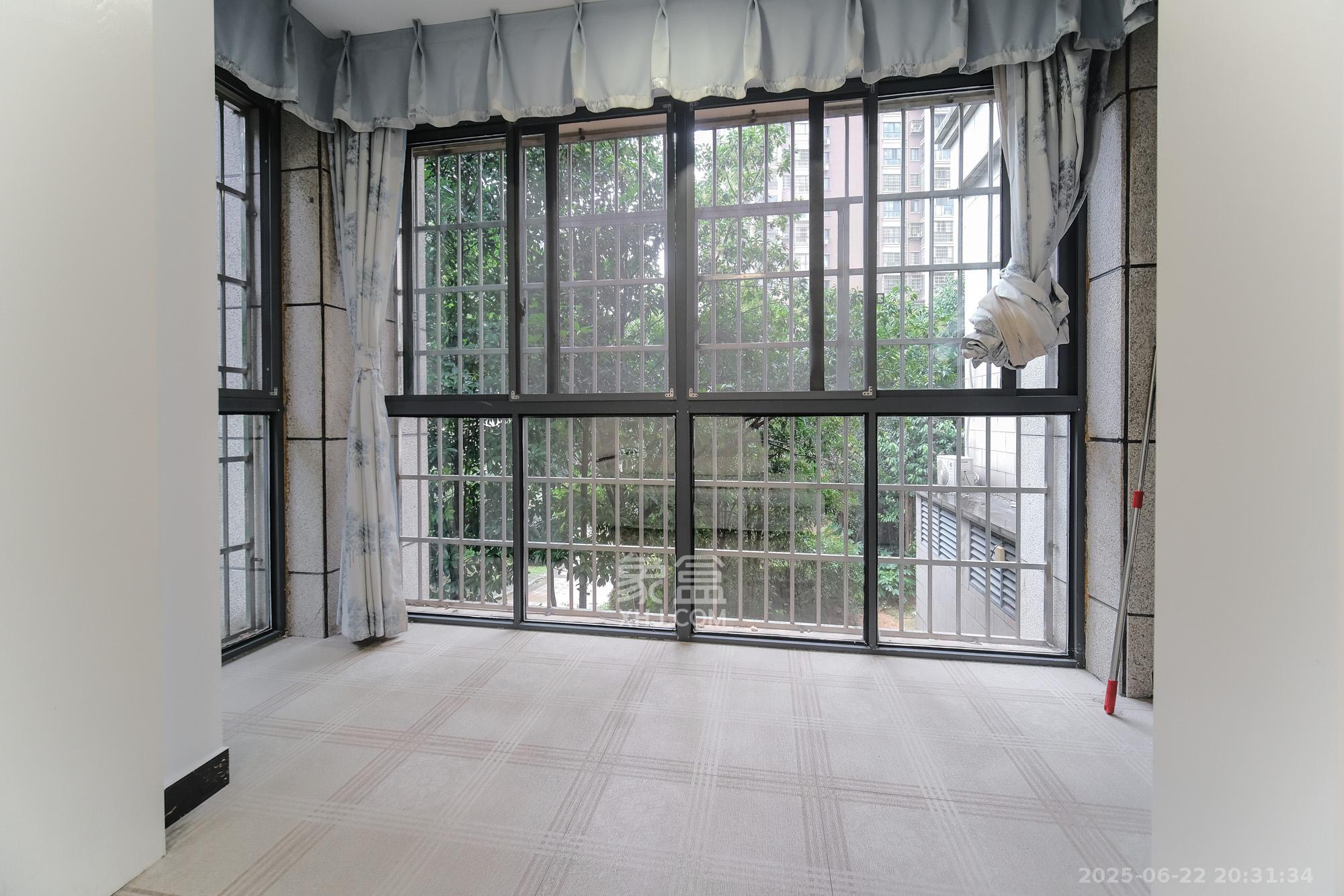 山水湾  3室2厅2卫   88.00万阳台