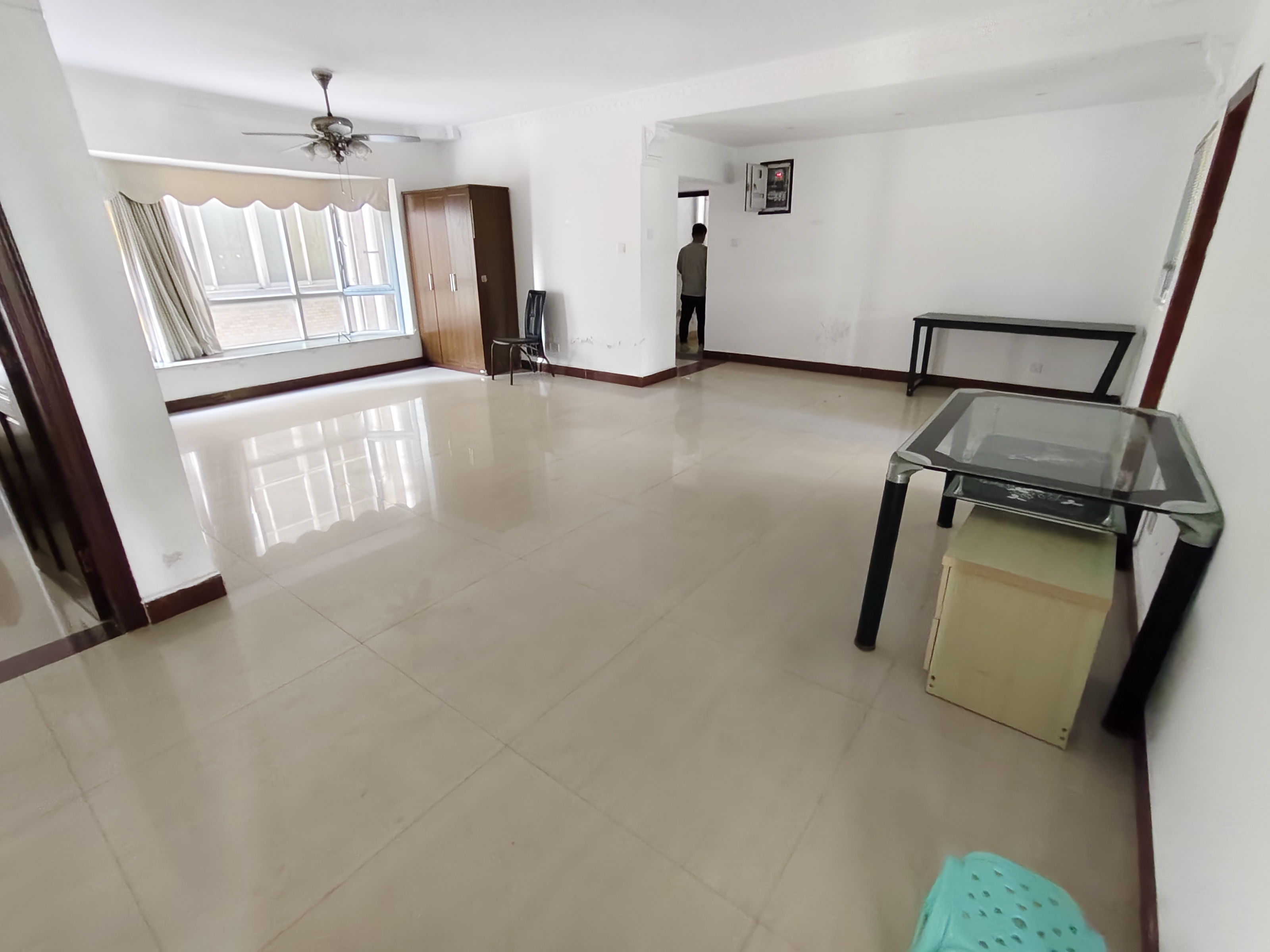 嘉华城市花园 4室2厅2卫 3500.0元/月 嘉华城市花园 4室2厅2卫 3500.0元/月室内图